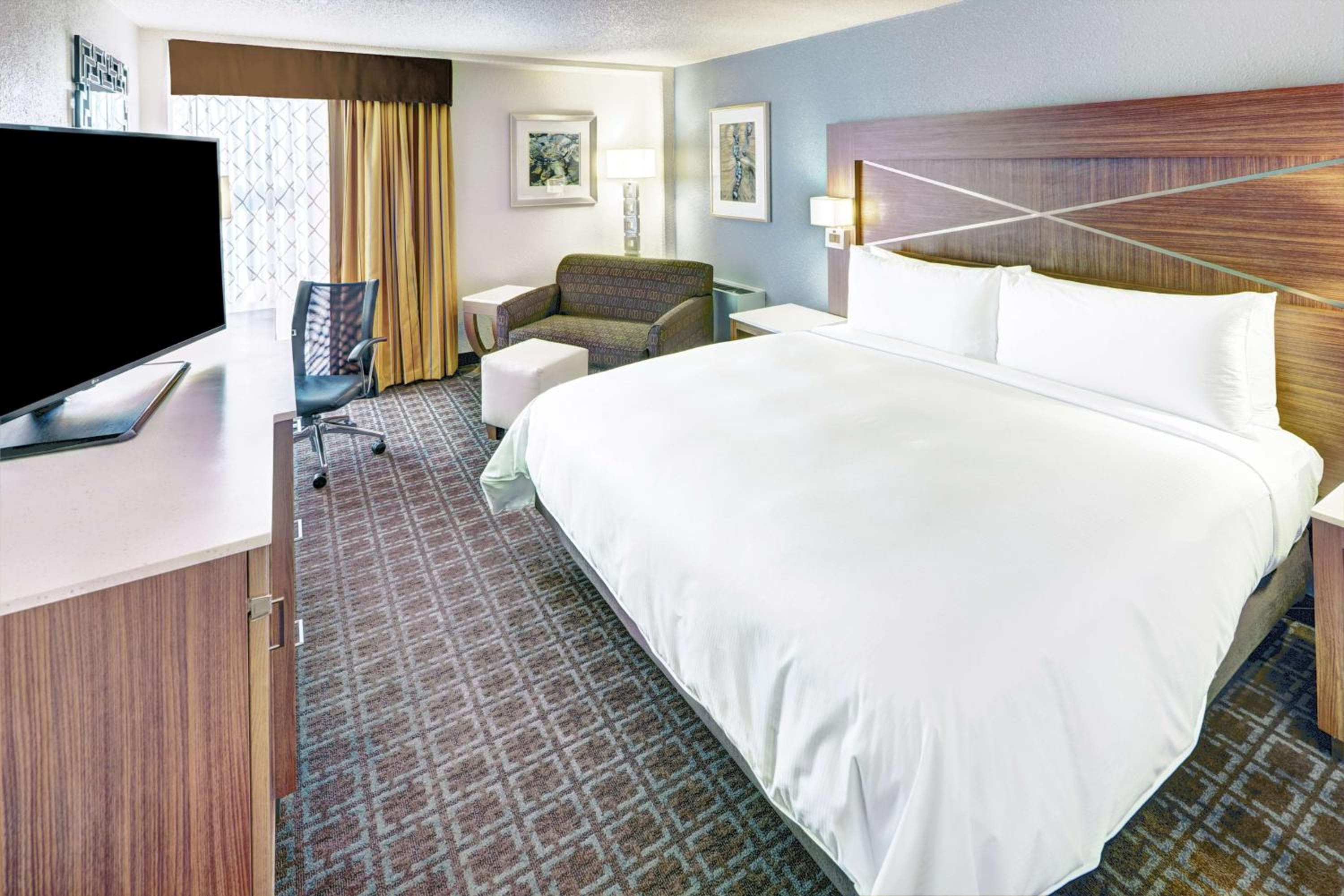 DoubleTree by Hilton Milwaukee Downtown