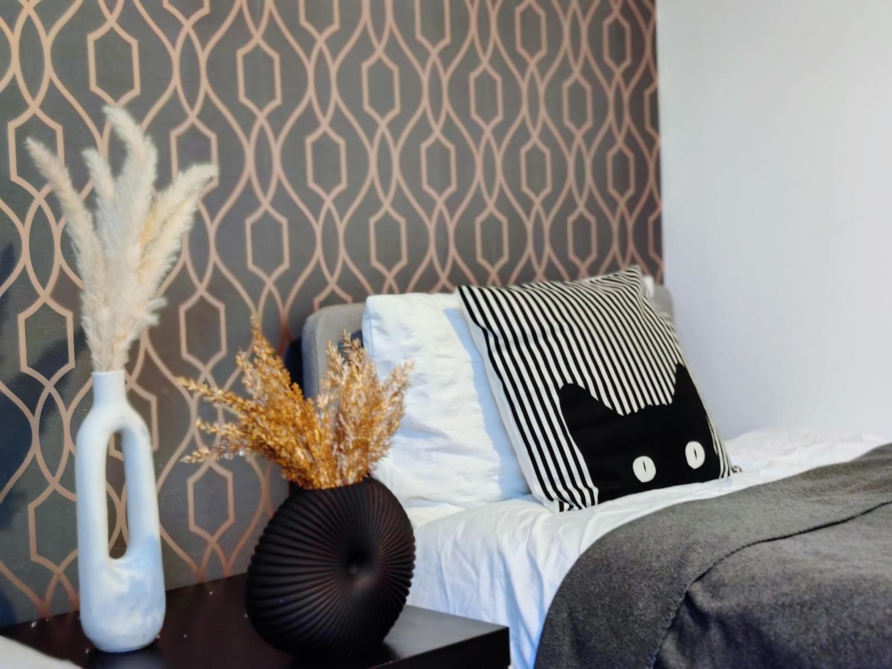 Bee Stays - Crossbar Hotel One-Bedroom Flats