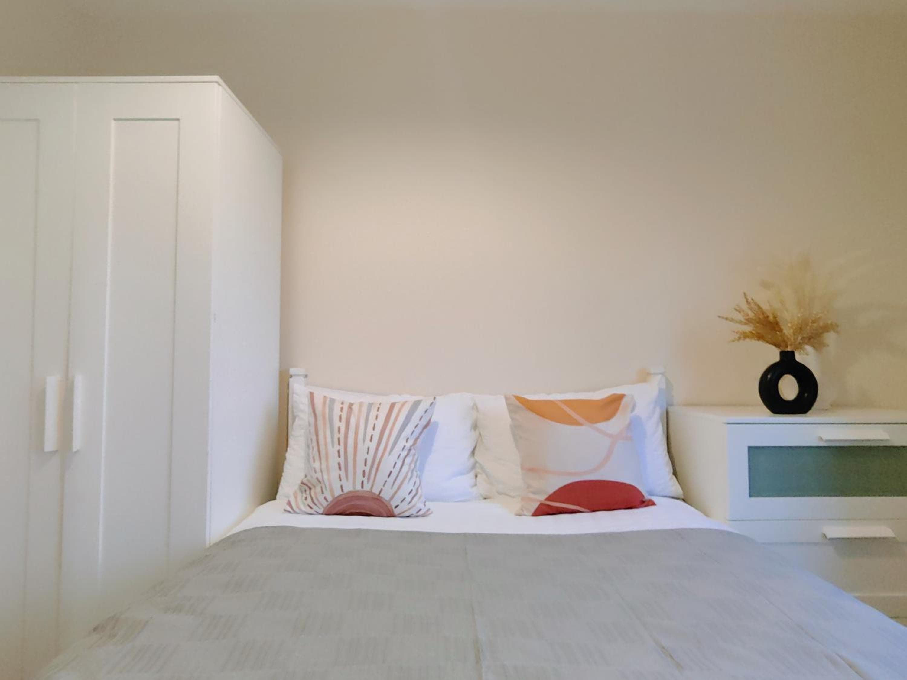 Bee Stays - Crossbar Hotel One-Bedroom Flats