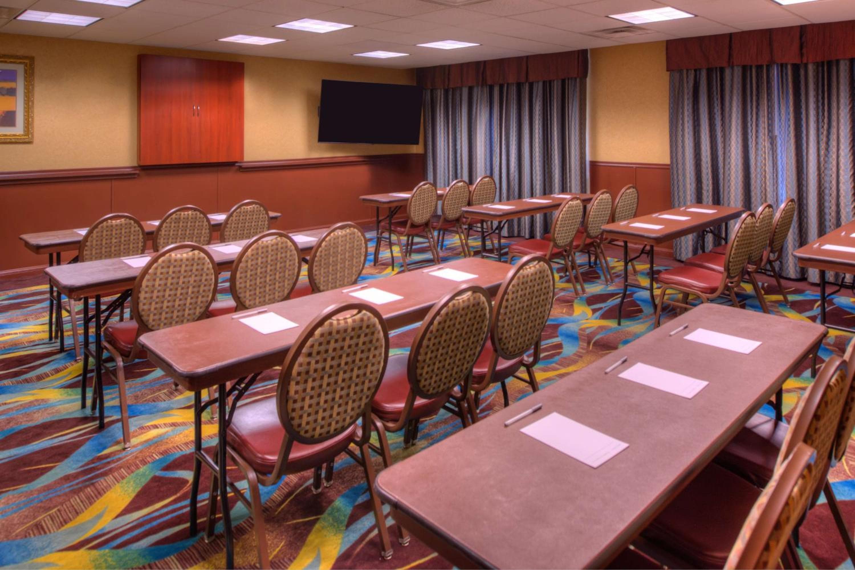 Hampton Inn & Suites Ontario