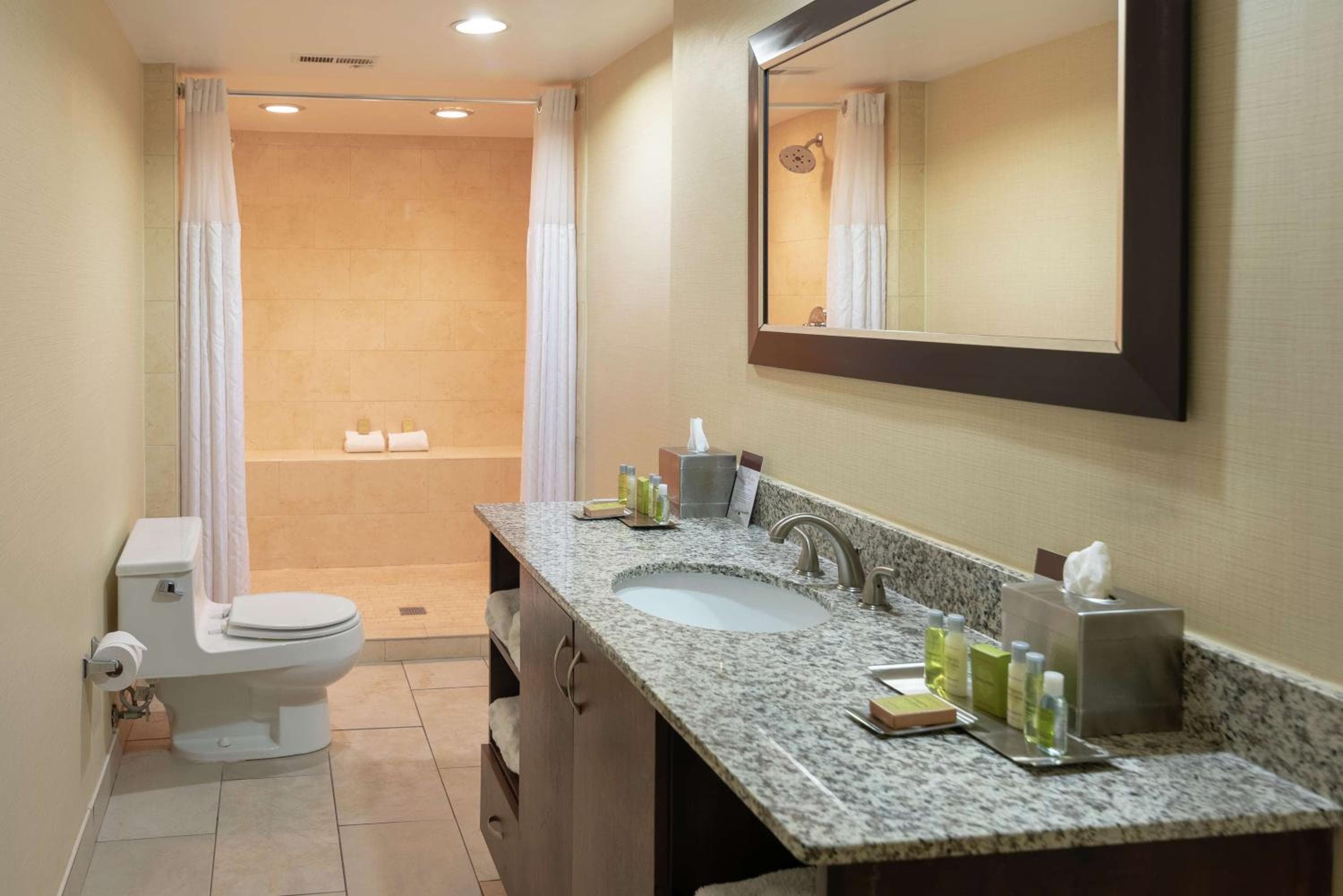 DoubleTree by Hilton Norfolk Airport