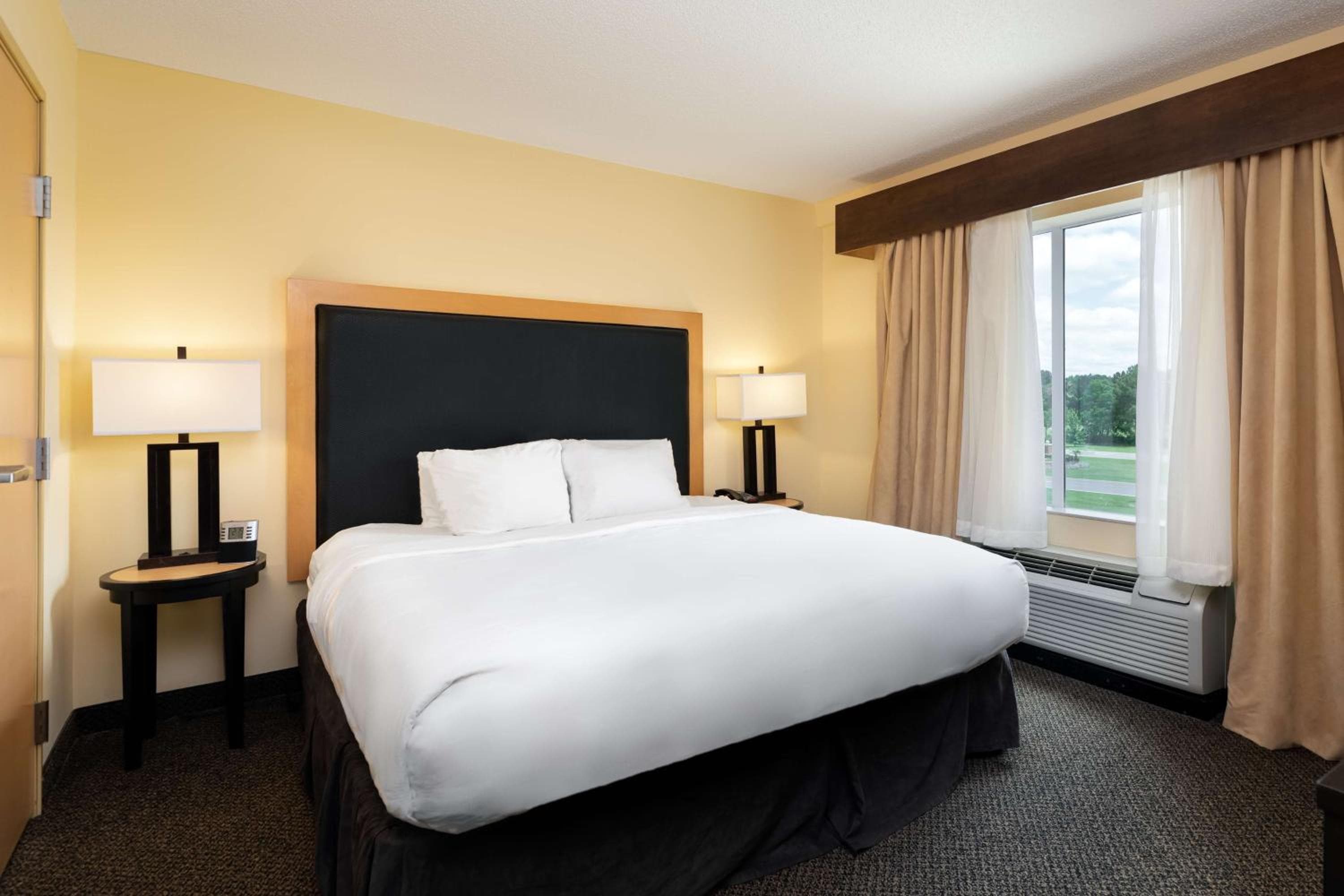 DoubleTree by Hilton Hotel Savannah Airport