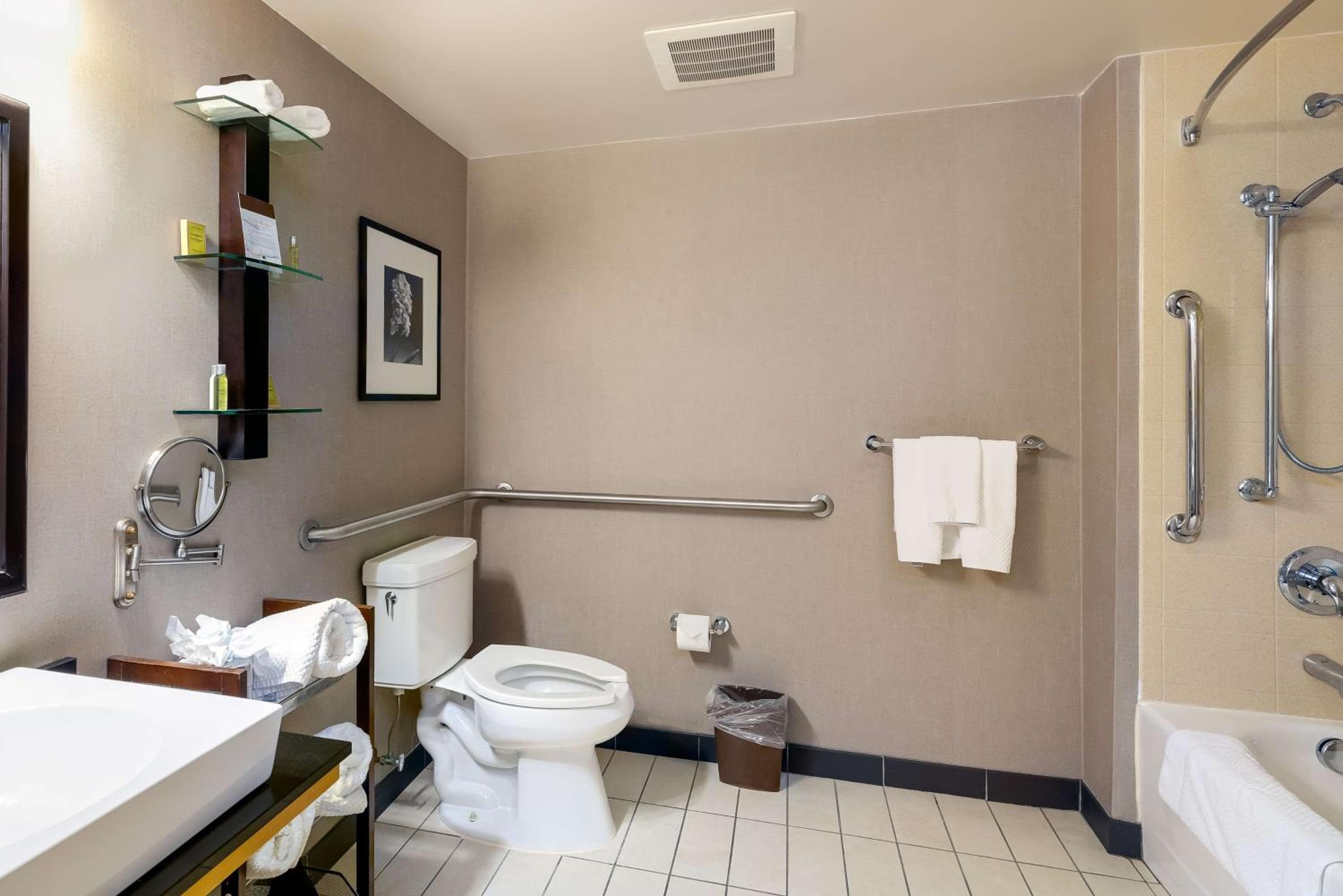 DoubleTree by Hilton Hotel Savannah Airport