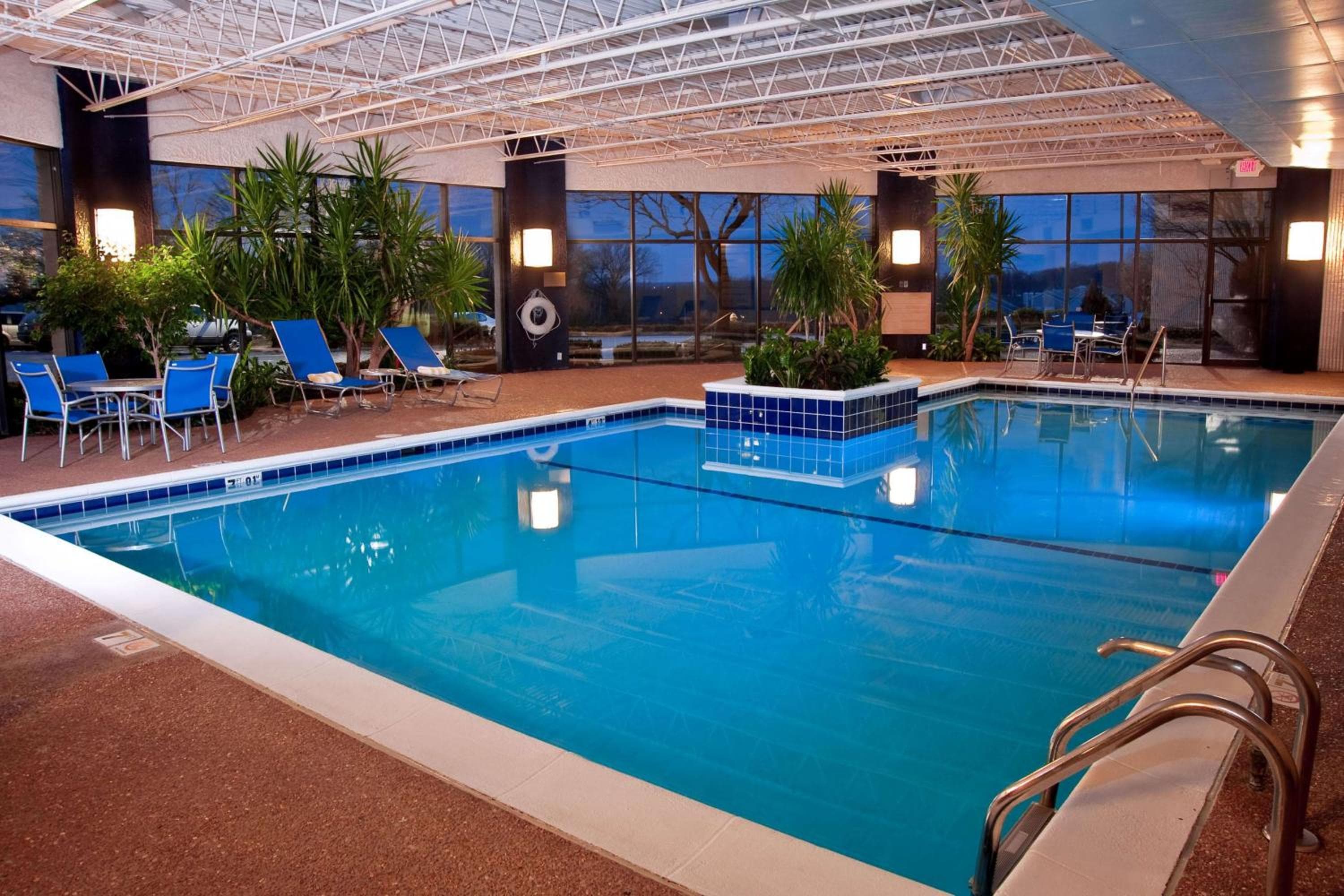 DoubleTree by Hilton St. Louis at Westport