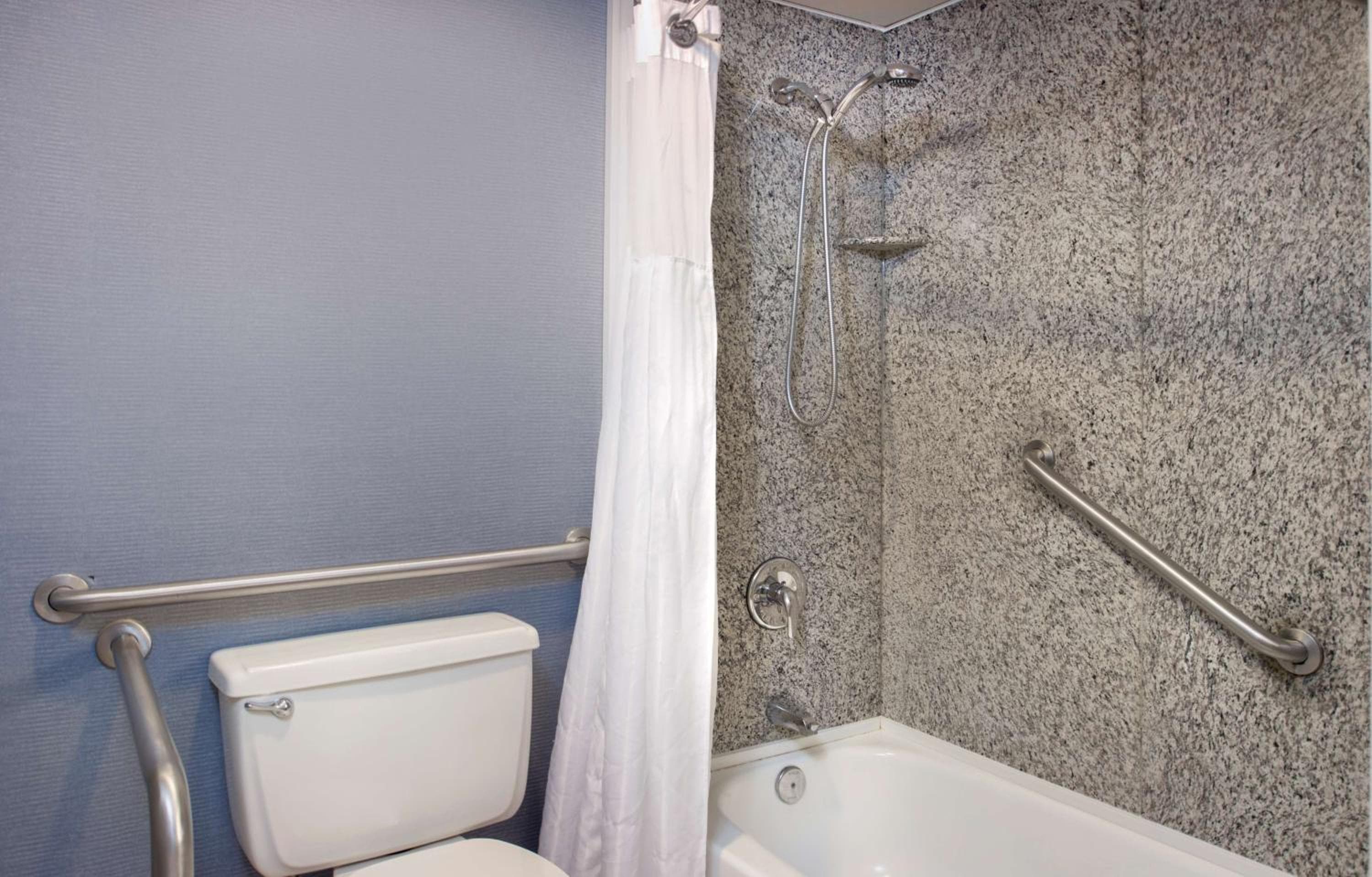 DoubleTree by Hilton St. Louis at Westport