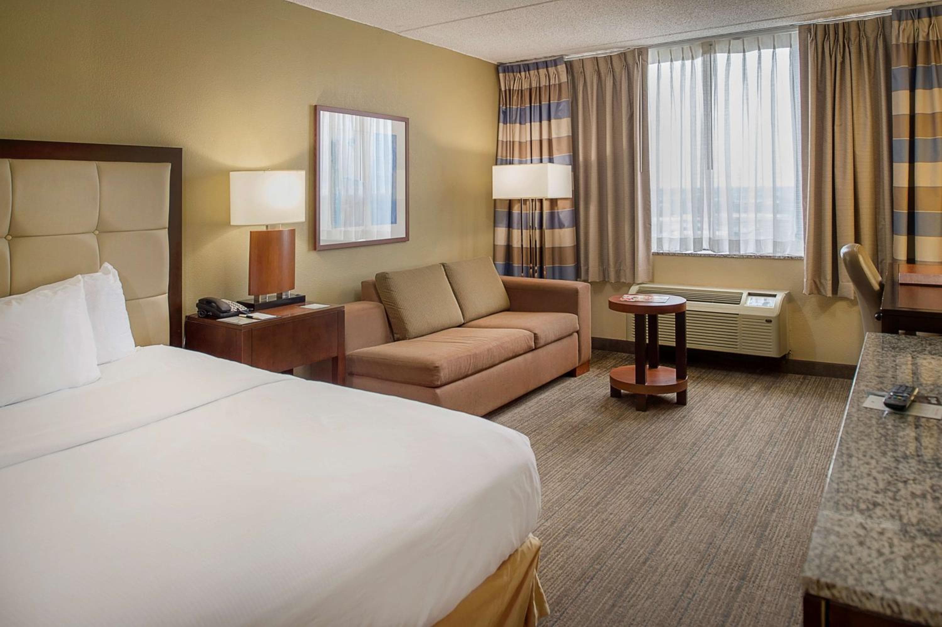 DoubleTree by Hilton St. Louis at Westport