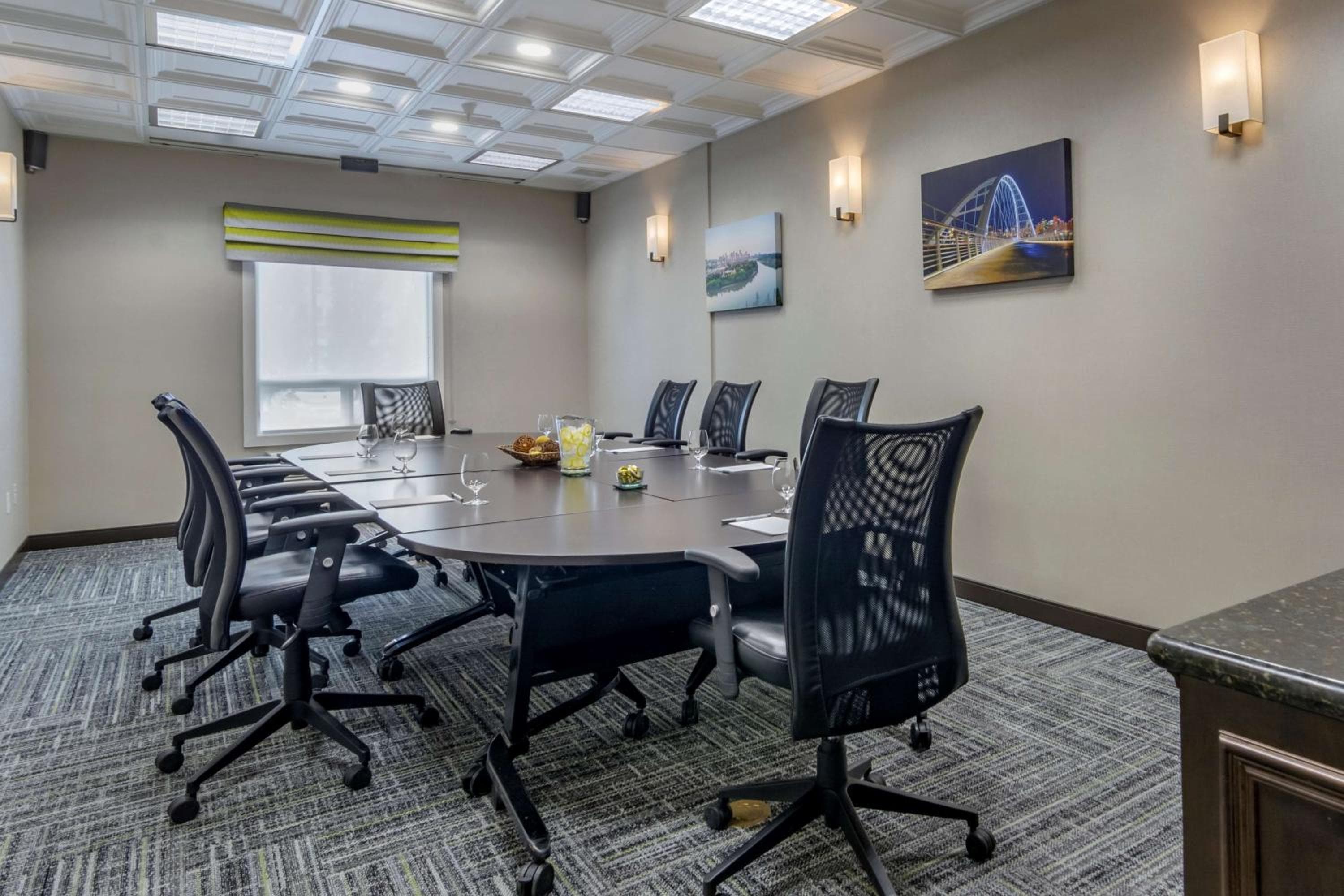 Hampton Inn & Suites Edmonton/West
