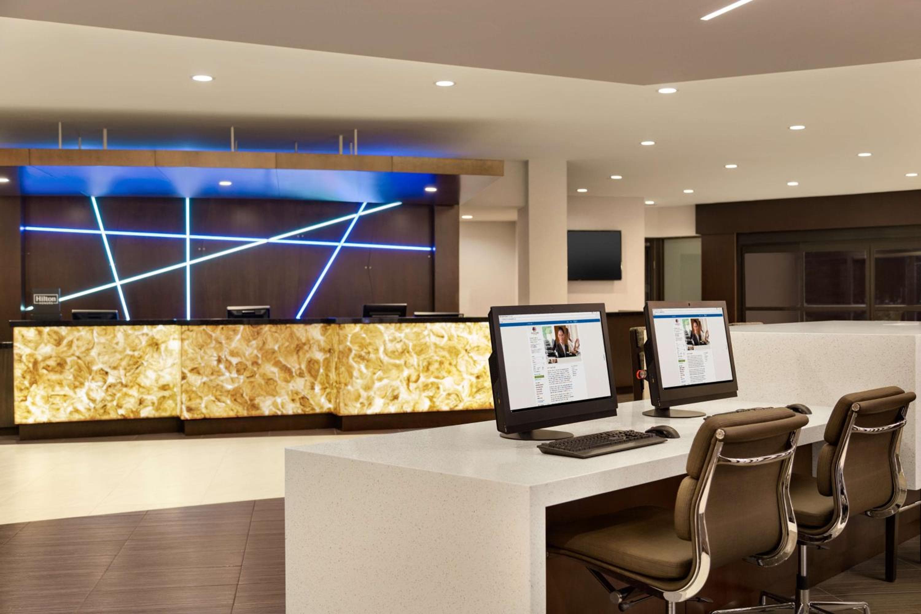 DoubleTree by Hilton Hotel Toronto Airport West