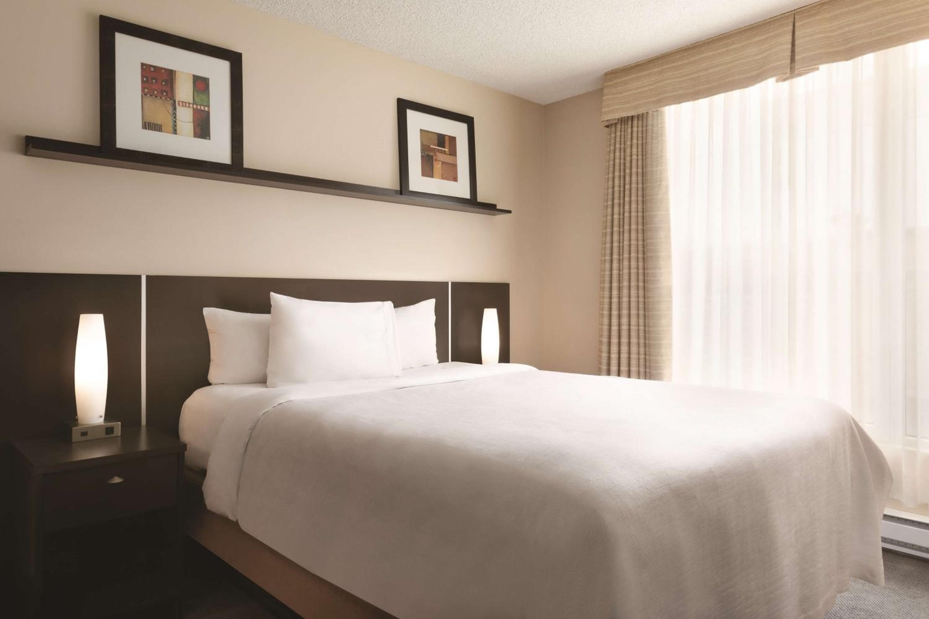 Embassy Suites by Hilton - Montreal