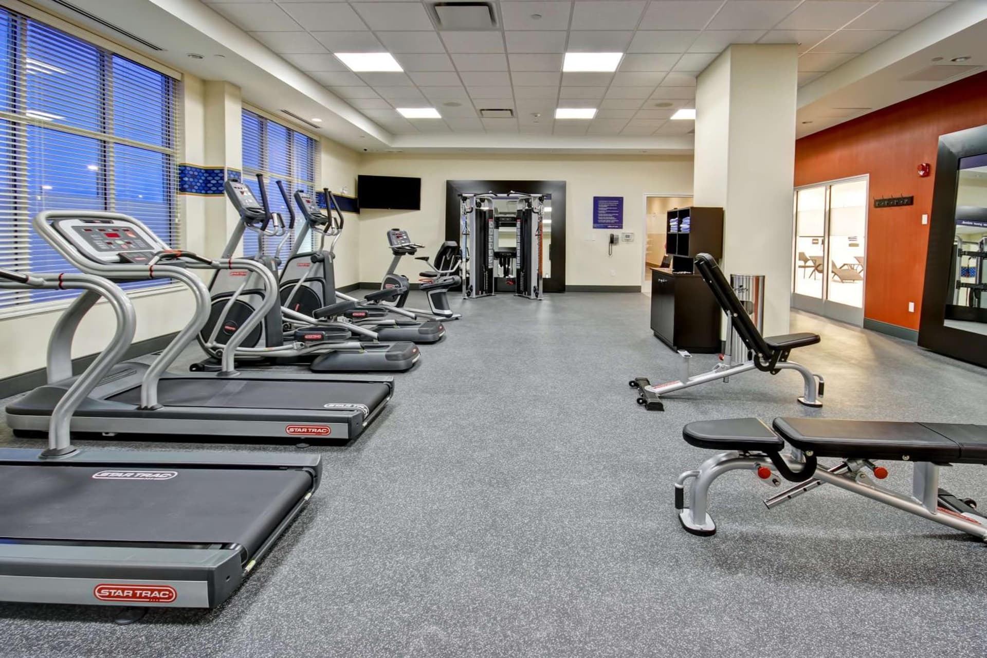Hampton Inn & Suites - Medicine Hat