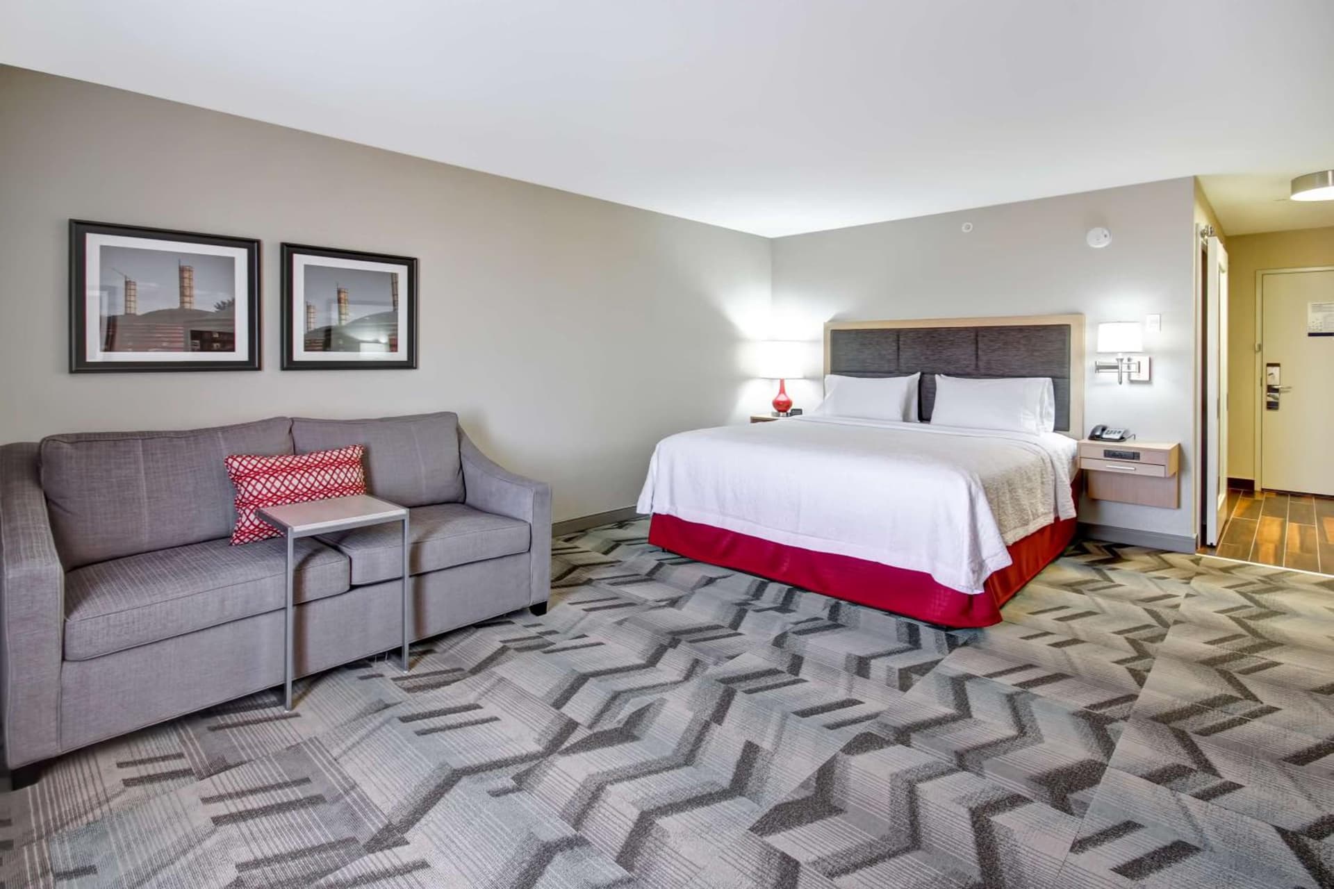 Hampton Inn & Suites - Medicine Hat