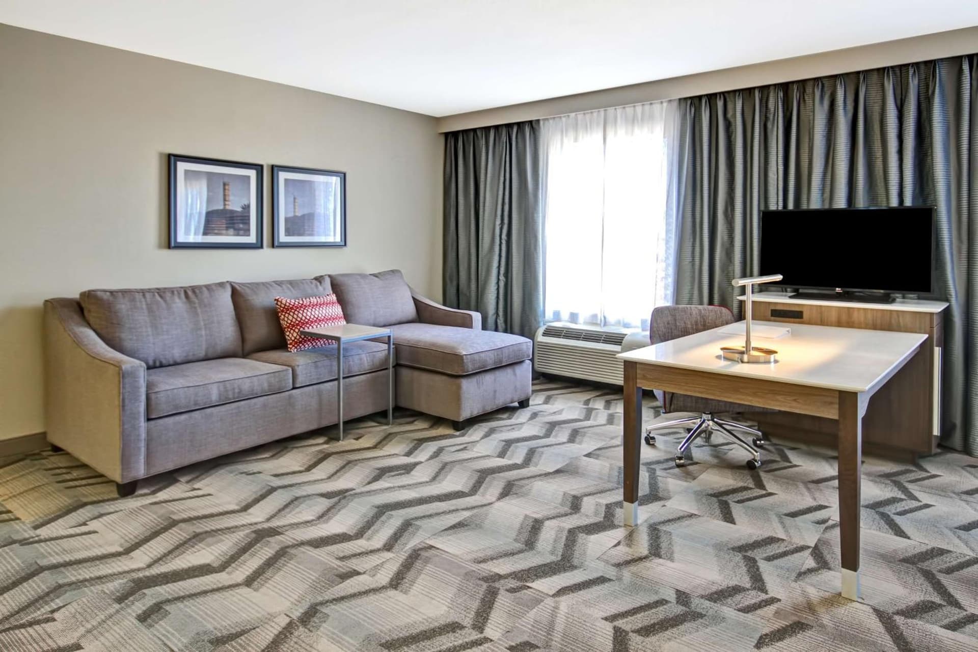 Hampton Inn & Suites - Medicine Hat