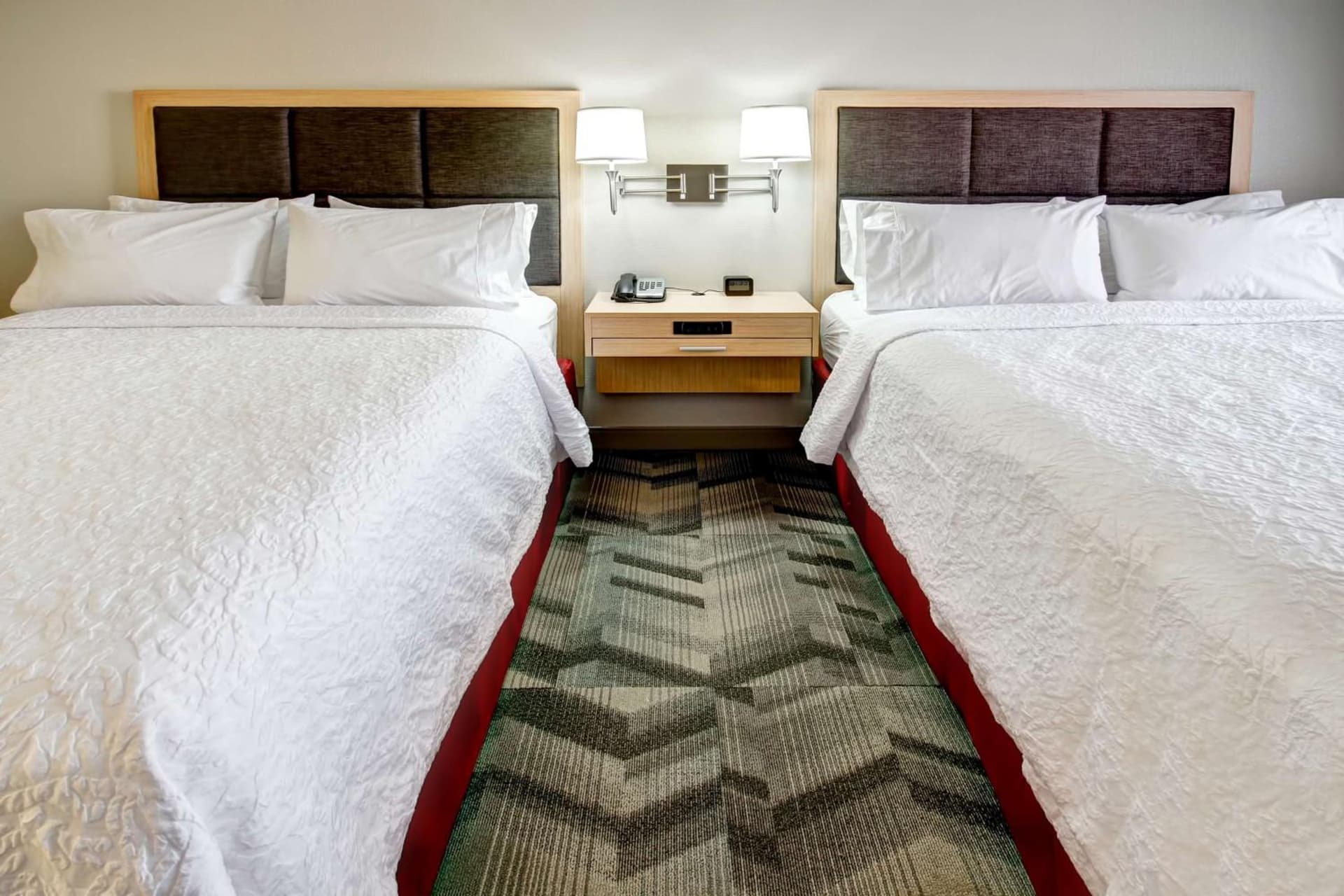 Hampton Inn & Suites - Medicine Hat