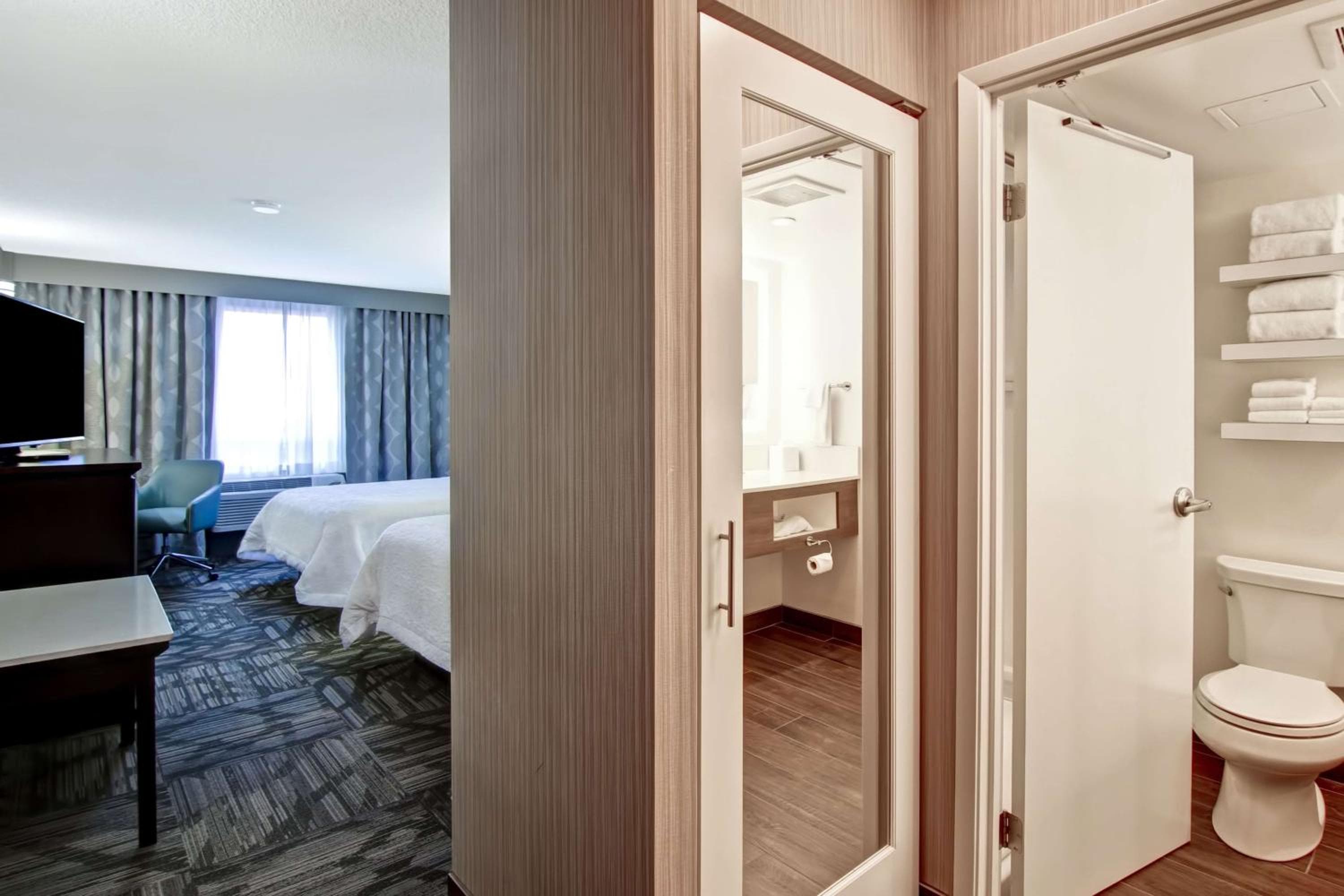 Hampton Inn & Suites by Hilton Calgary-Airport