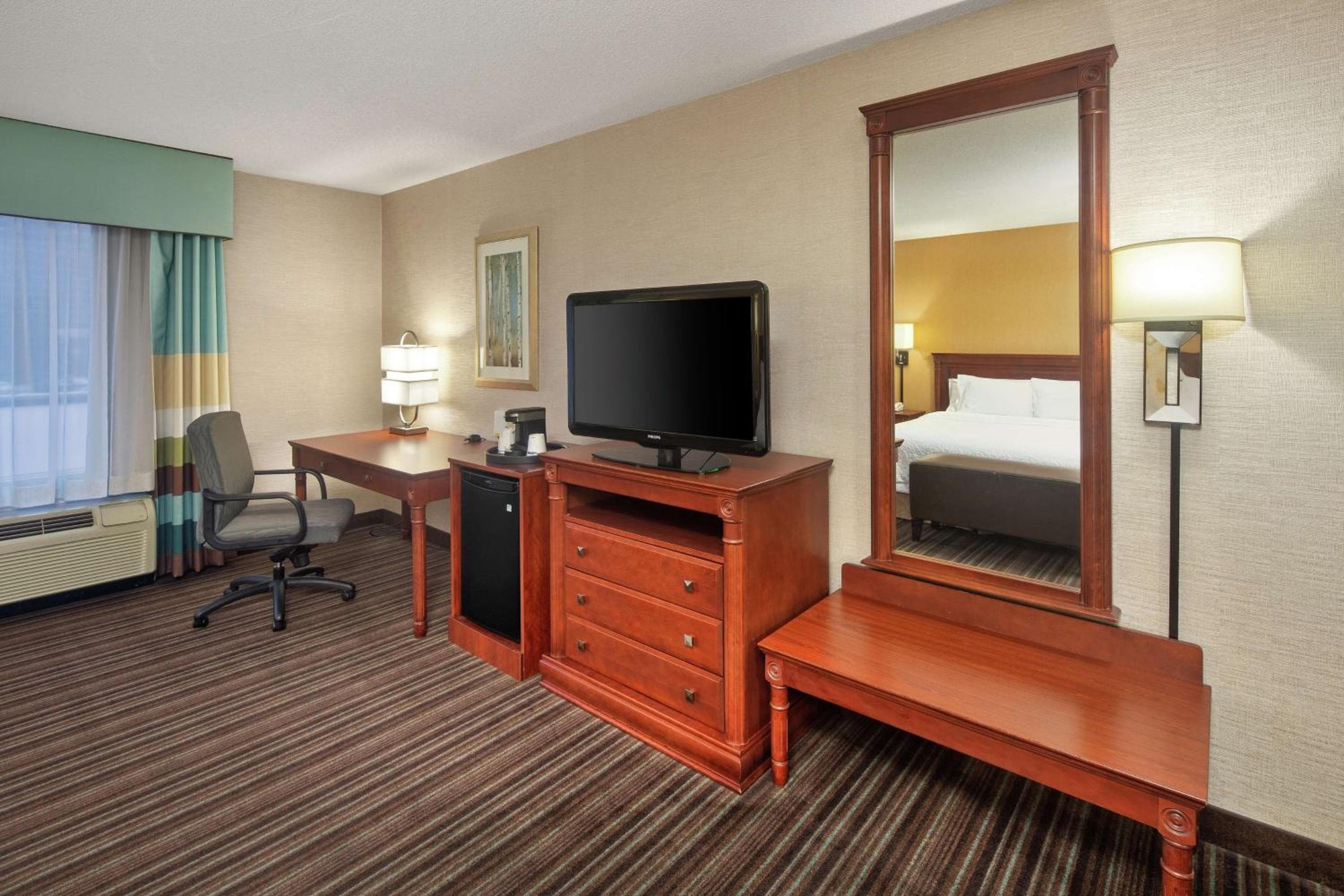 Hampton Inn & Suites by Hilton Toronto Airport