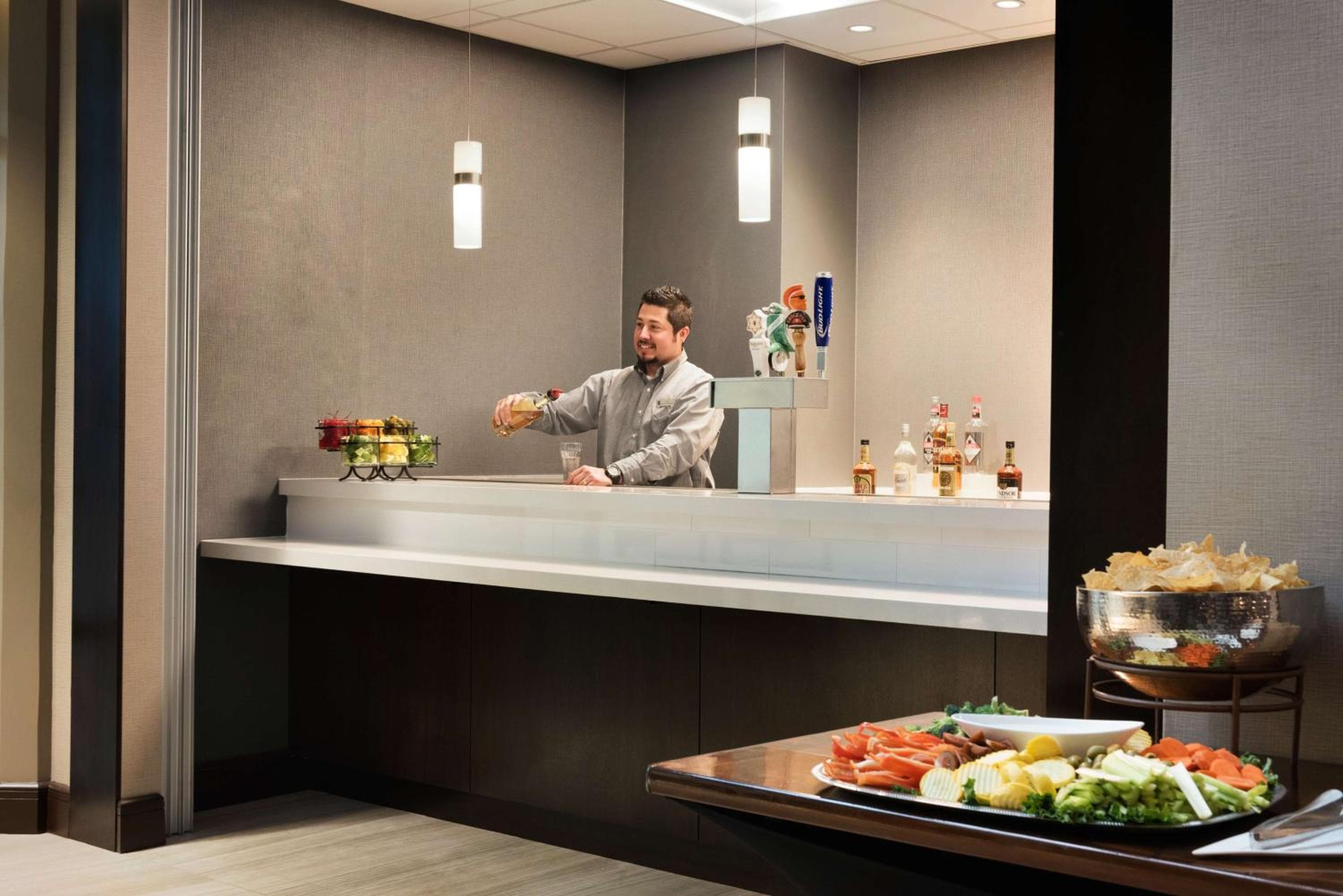 Embassy Suites by Hilton Chicago Lombard