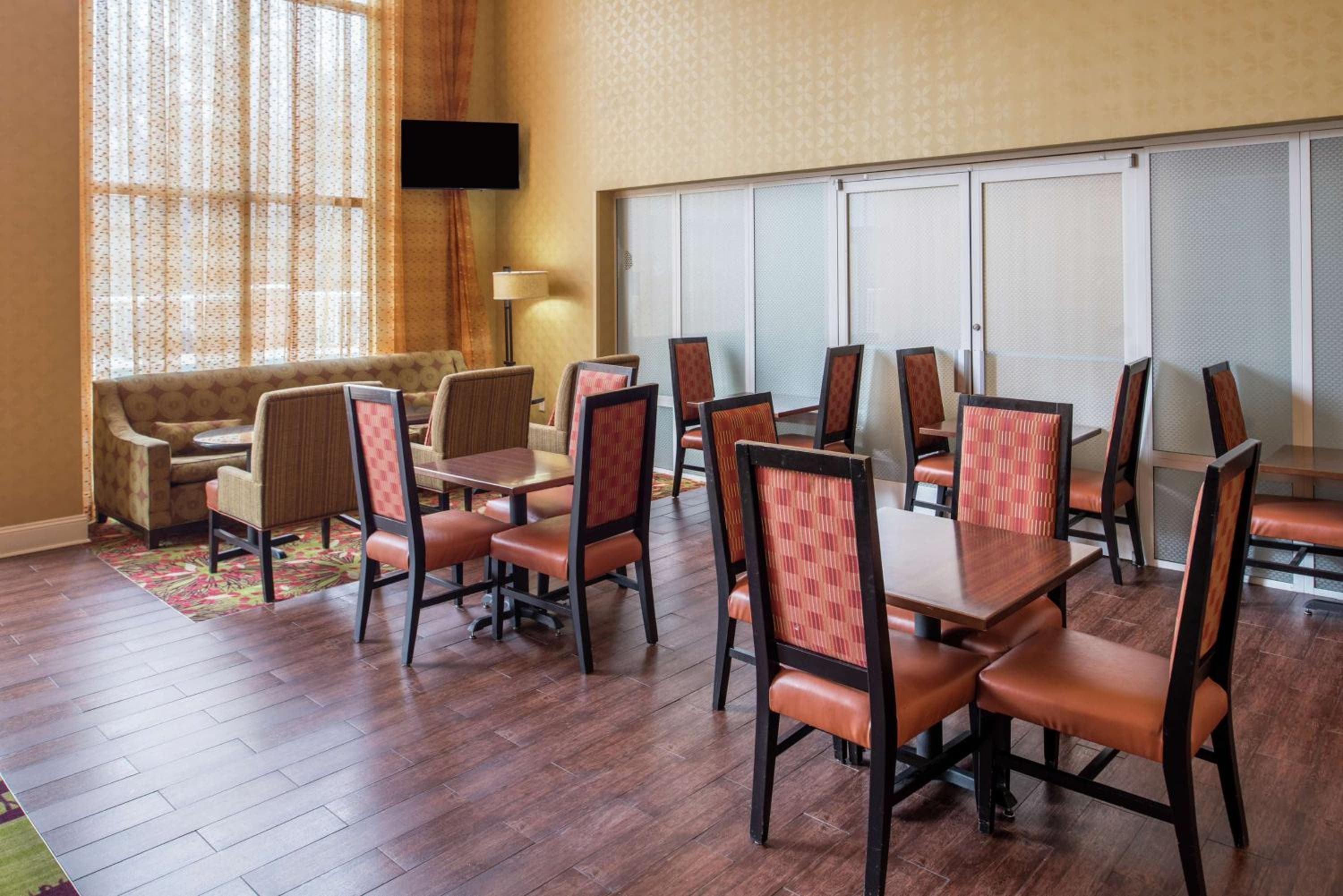 Hampton Inn & Suites Charlotte Arrowood Rd