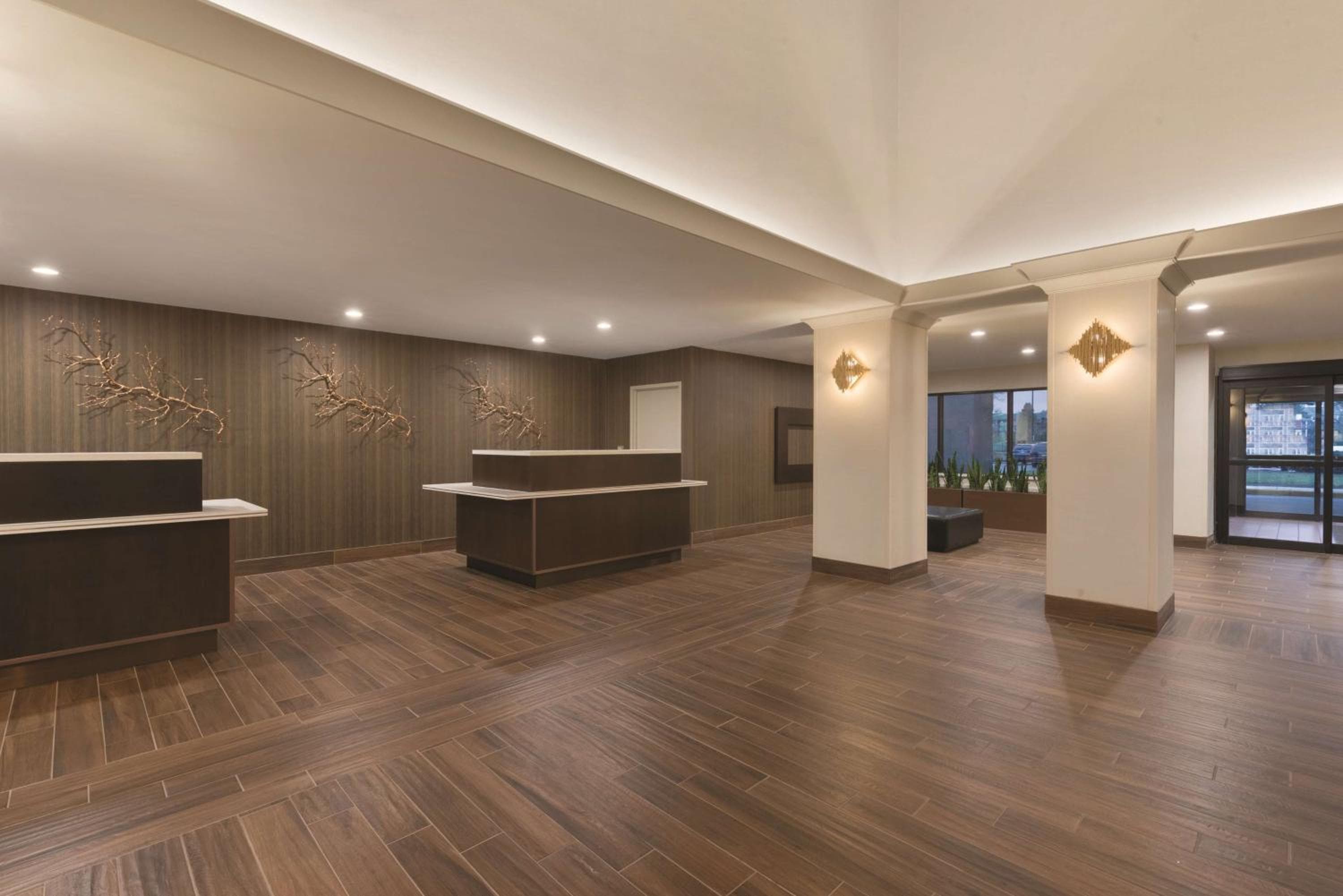 Embassy Suites by Hilton Milwaukee Brookfield