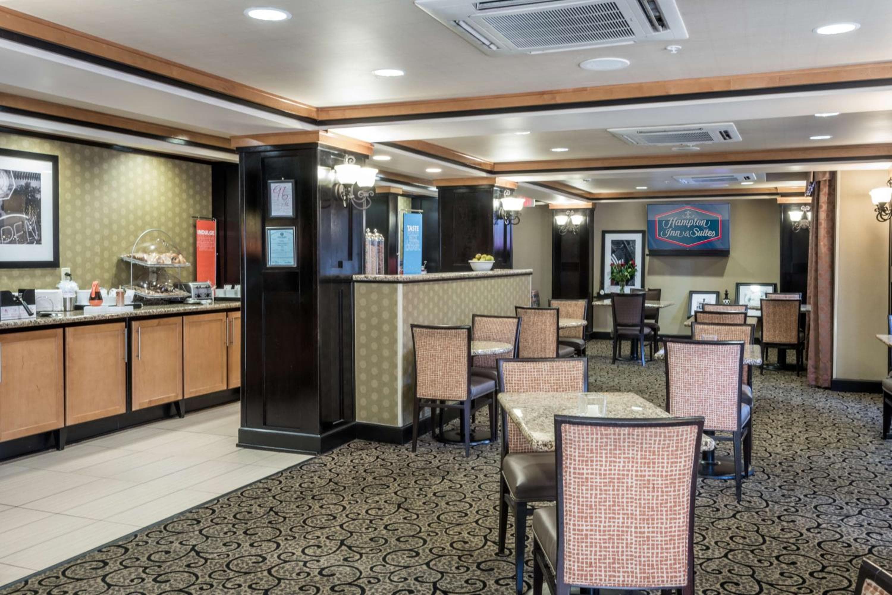 Hampton Inn & Suites Montgomery-Downtown