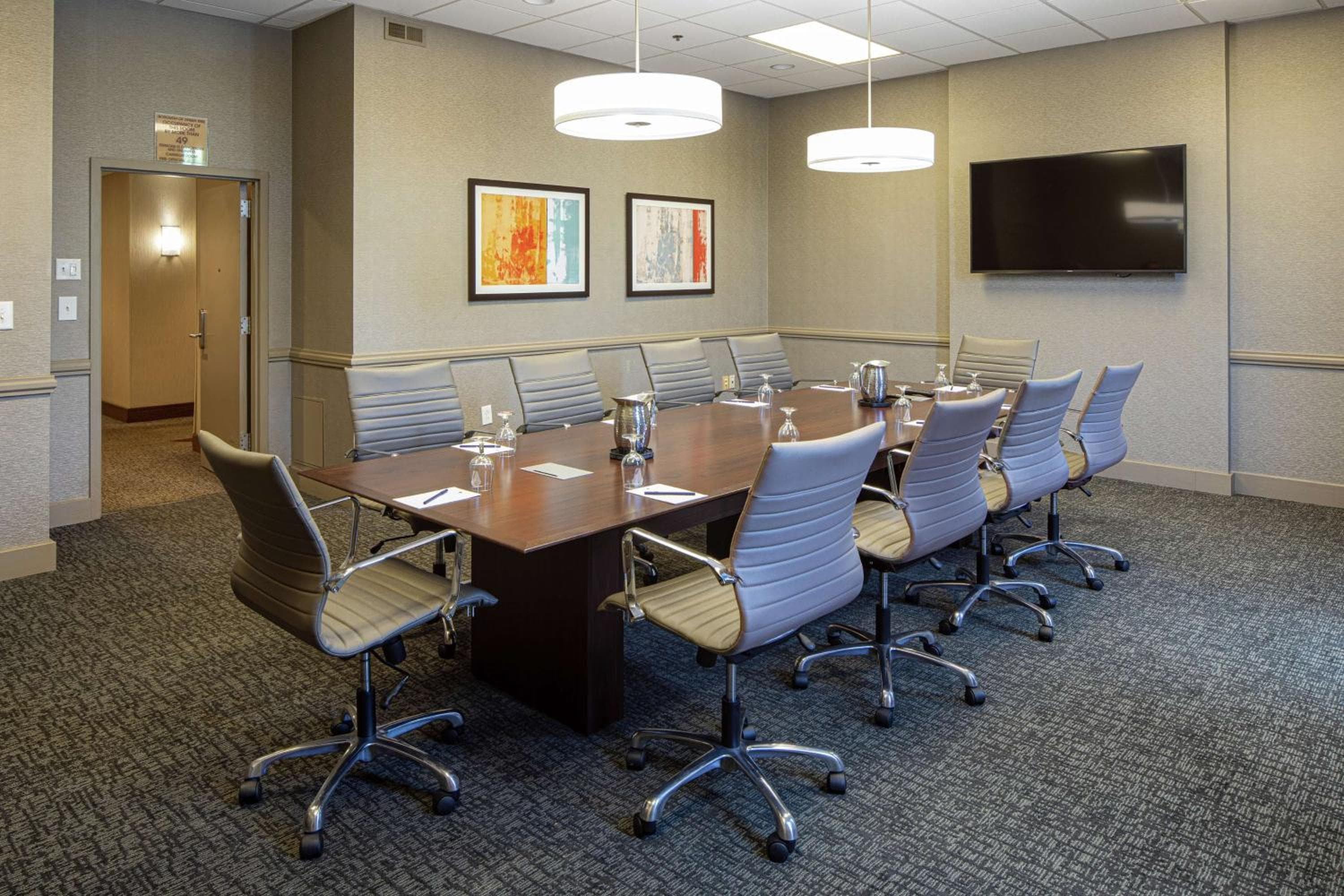 DoubleTree by Hilton Pittsburgh-Green Tree