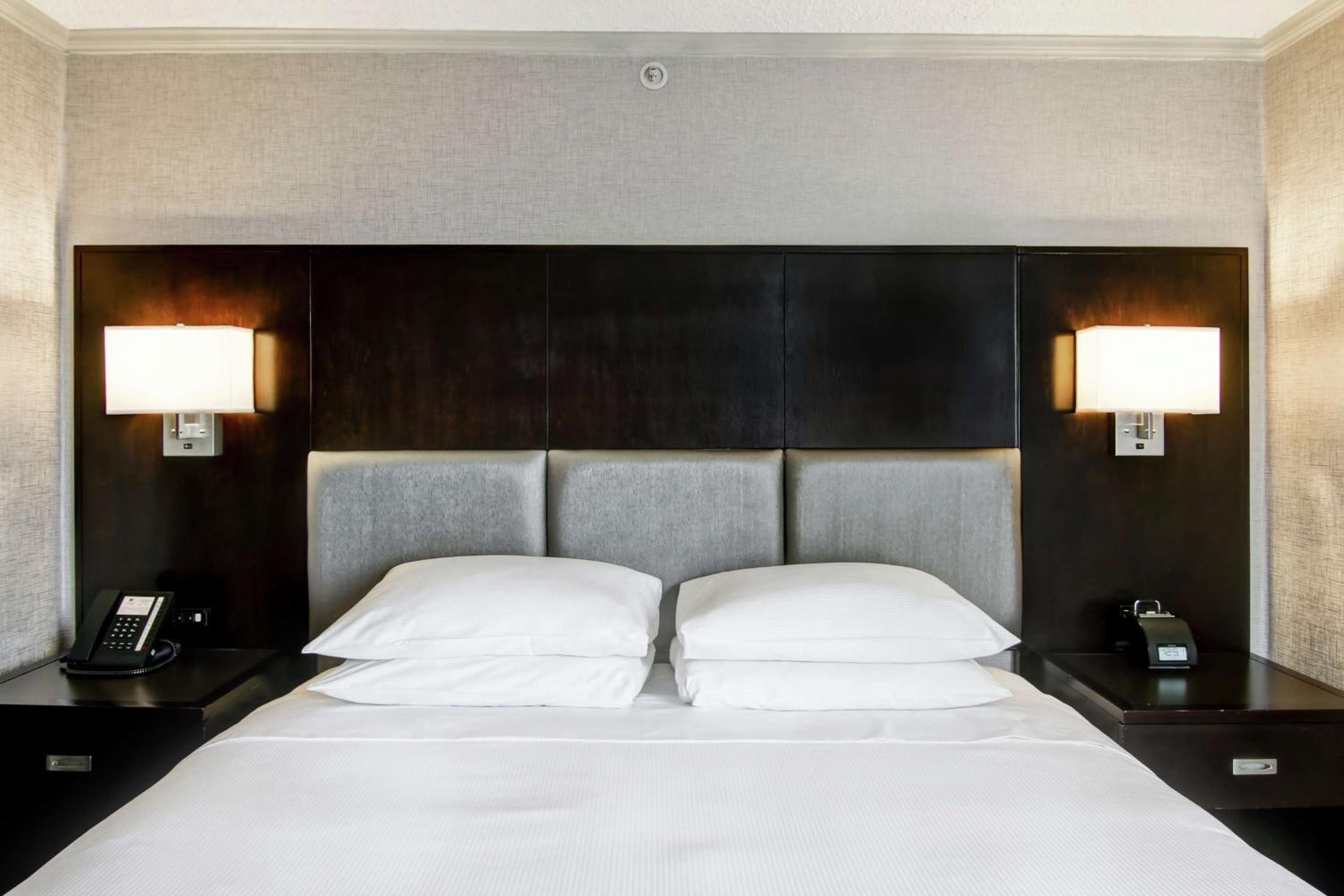 DoubleTree by Hilton Toronto Downtown
