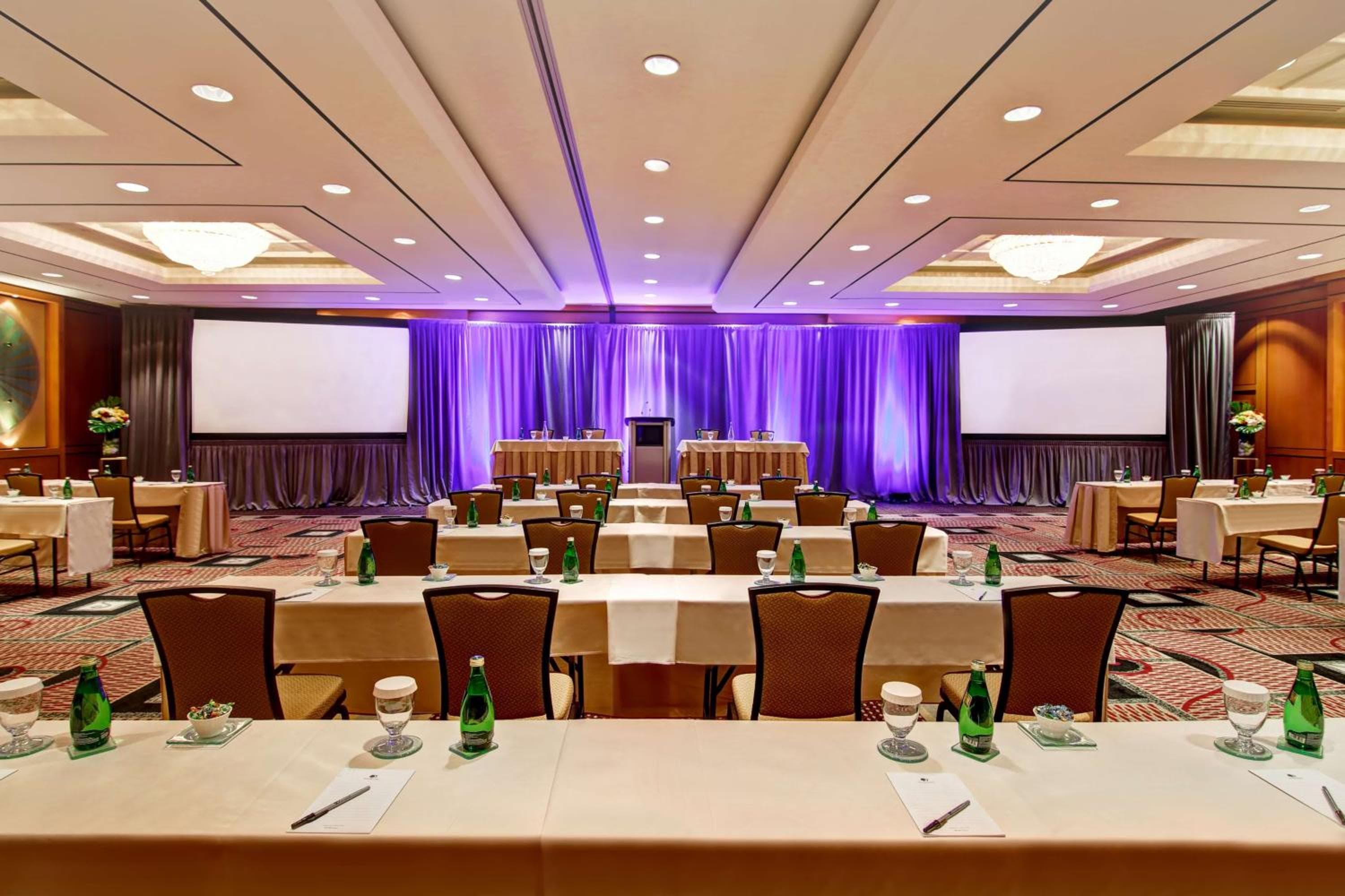 DoubleTree by Hilton Toronto Downtown
