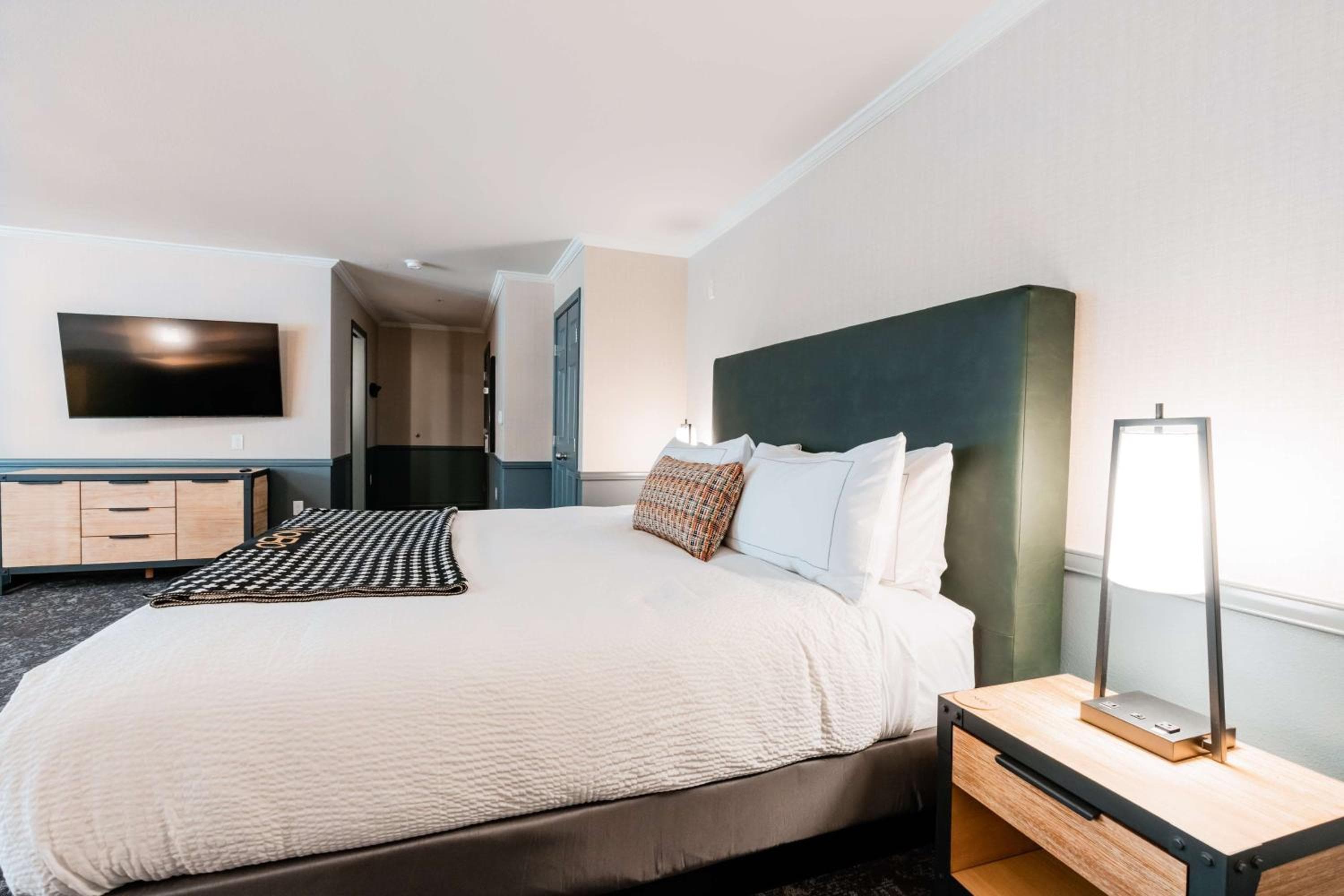 Hotel NoBo Cascade, Tapestry Collection by Hilton