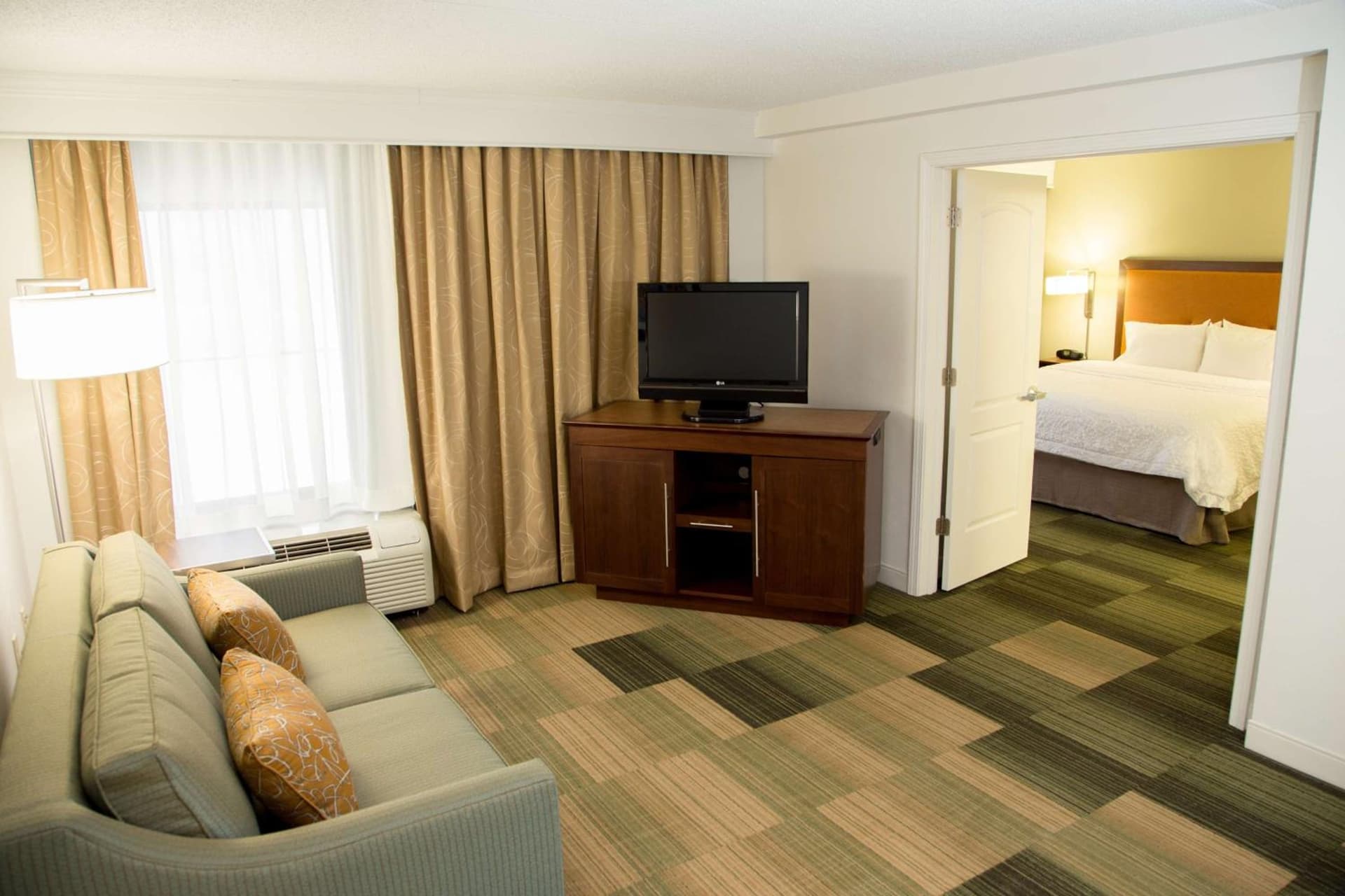 Hampton Inn & Suites Albany-Downtown
