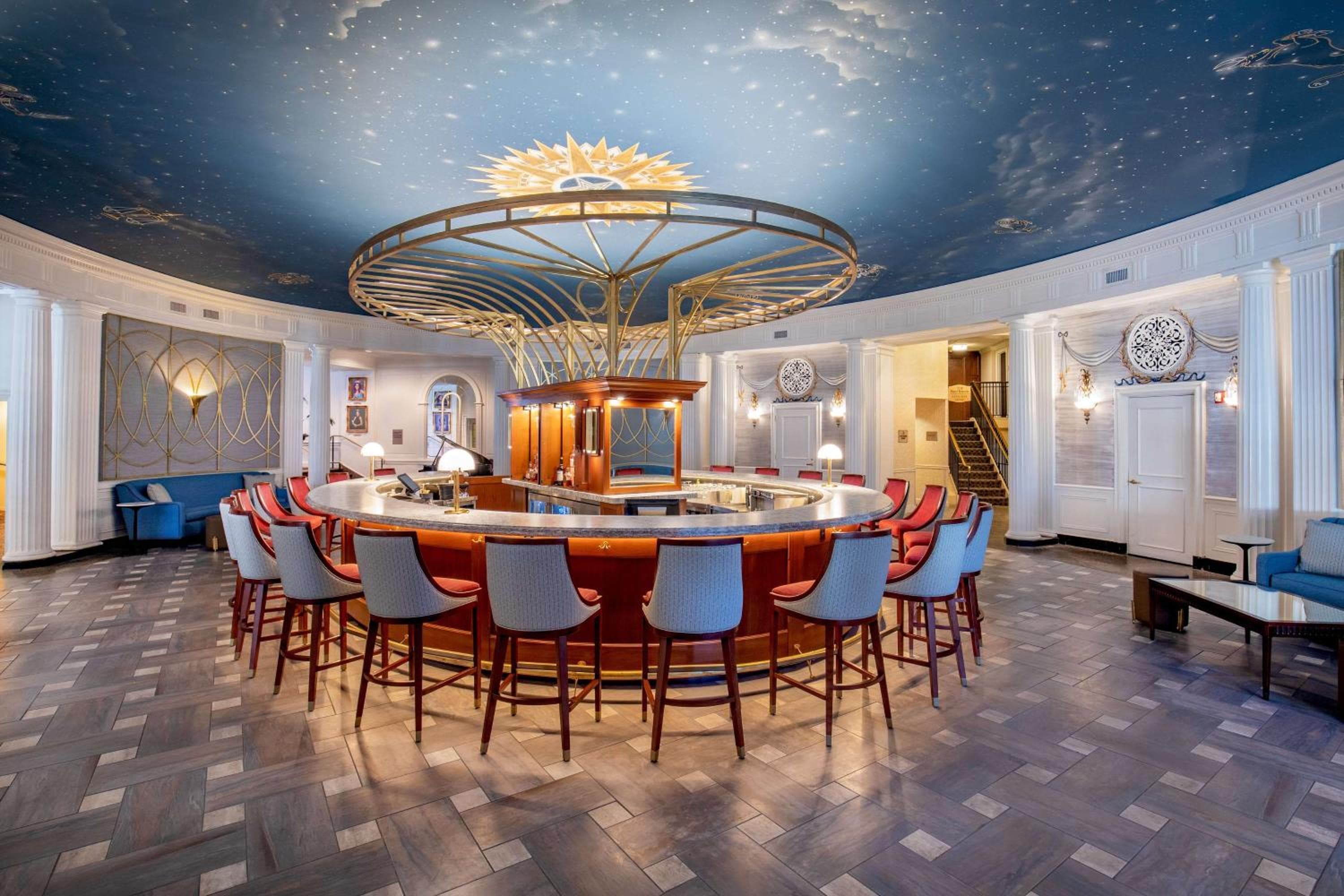 Hotel Roanoke & Conference Center, Curio Collection by Hilton