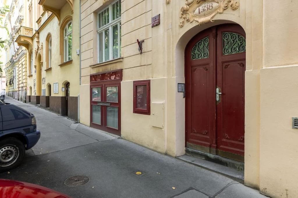 Historic Apartment in Vinohrady, Loved by Locals by EasyBNB Premium
