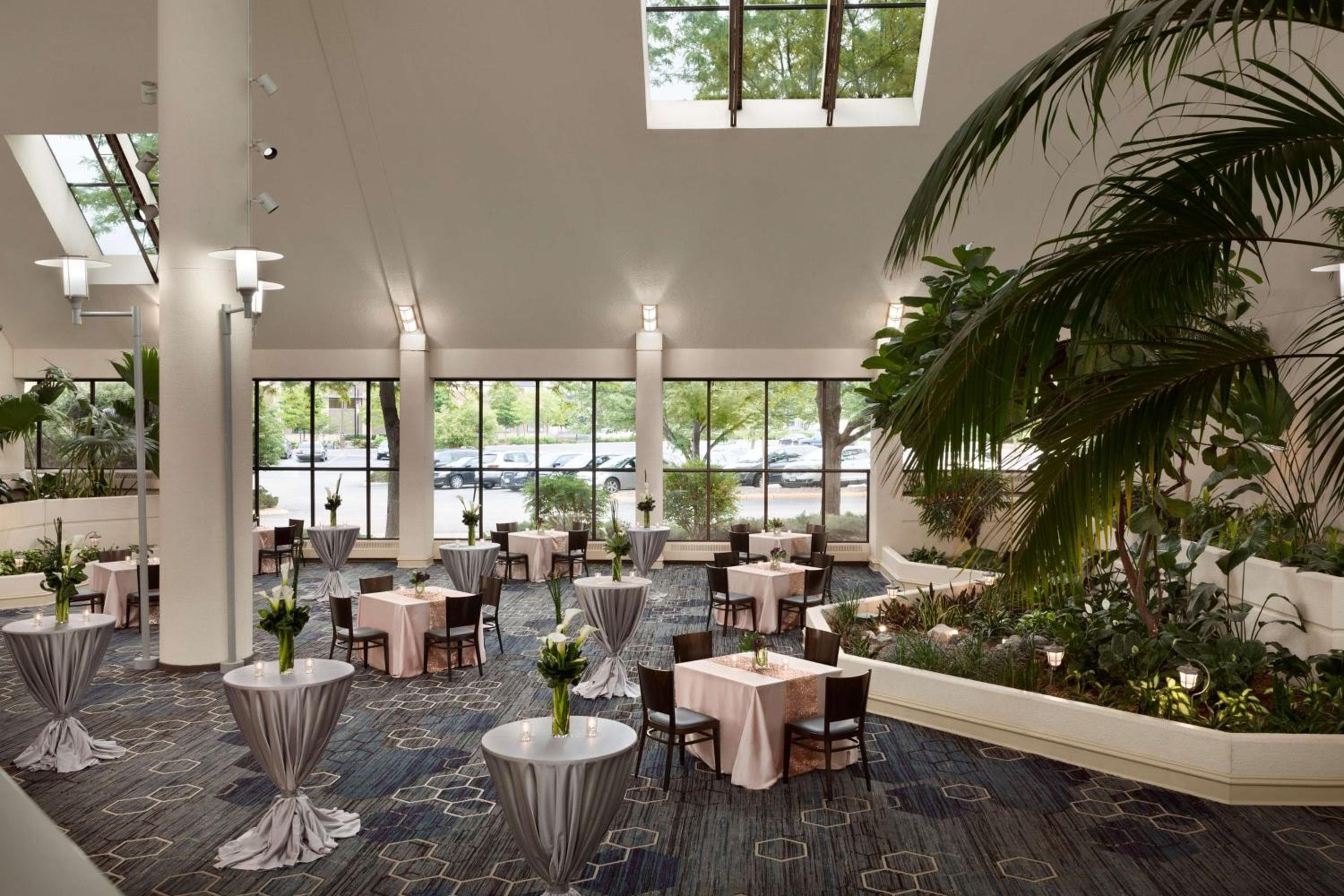 DoubleTree by Hilton Minneapolis Park Place