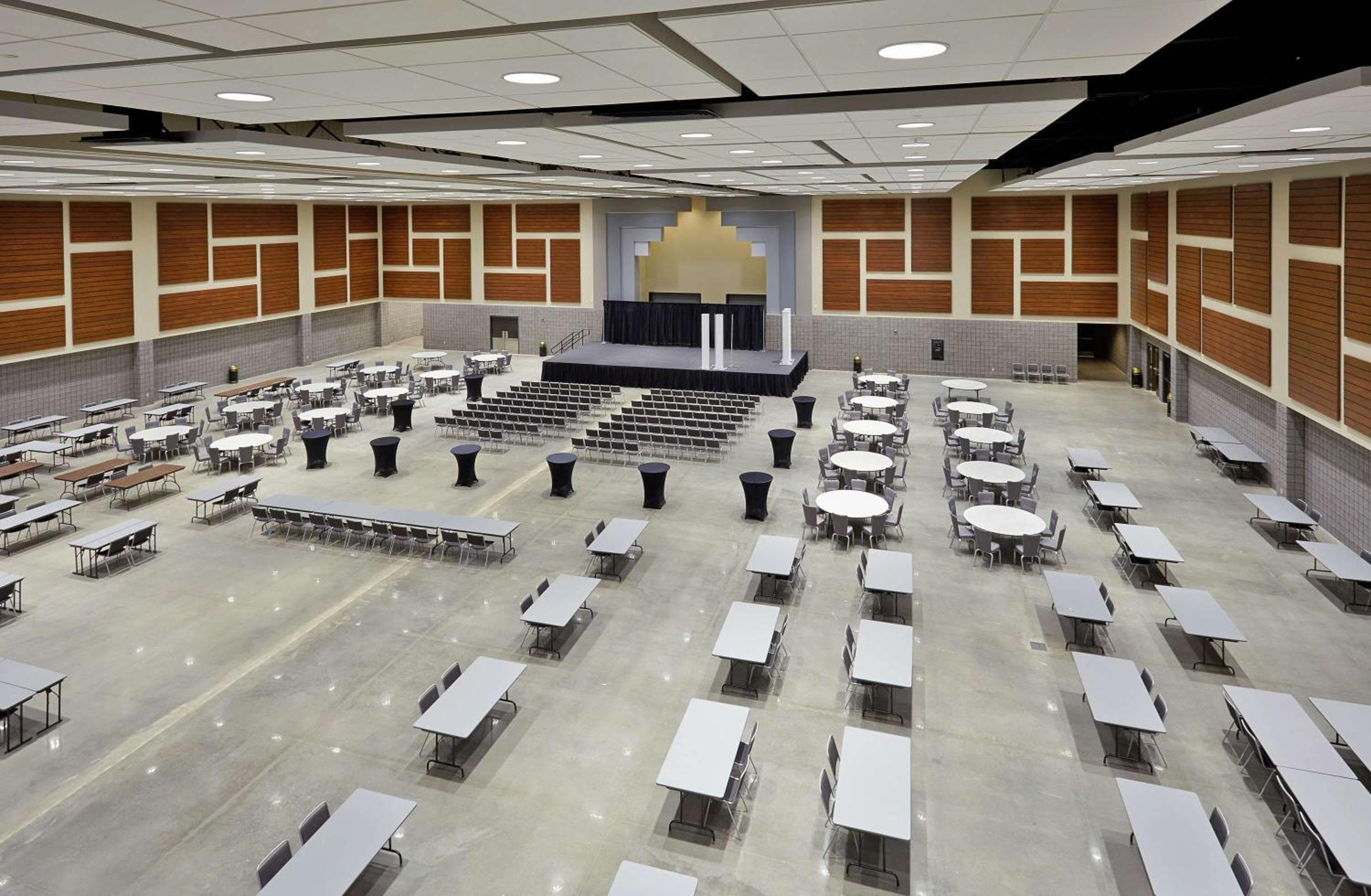 DoubleTree by Hilton Lawrenceburg
