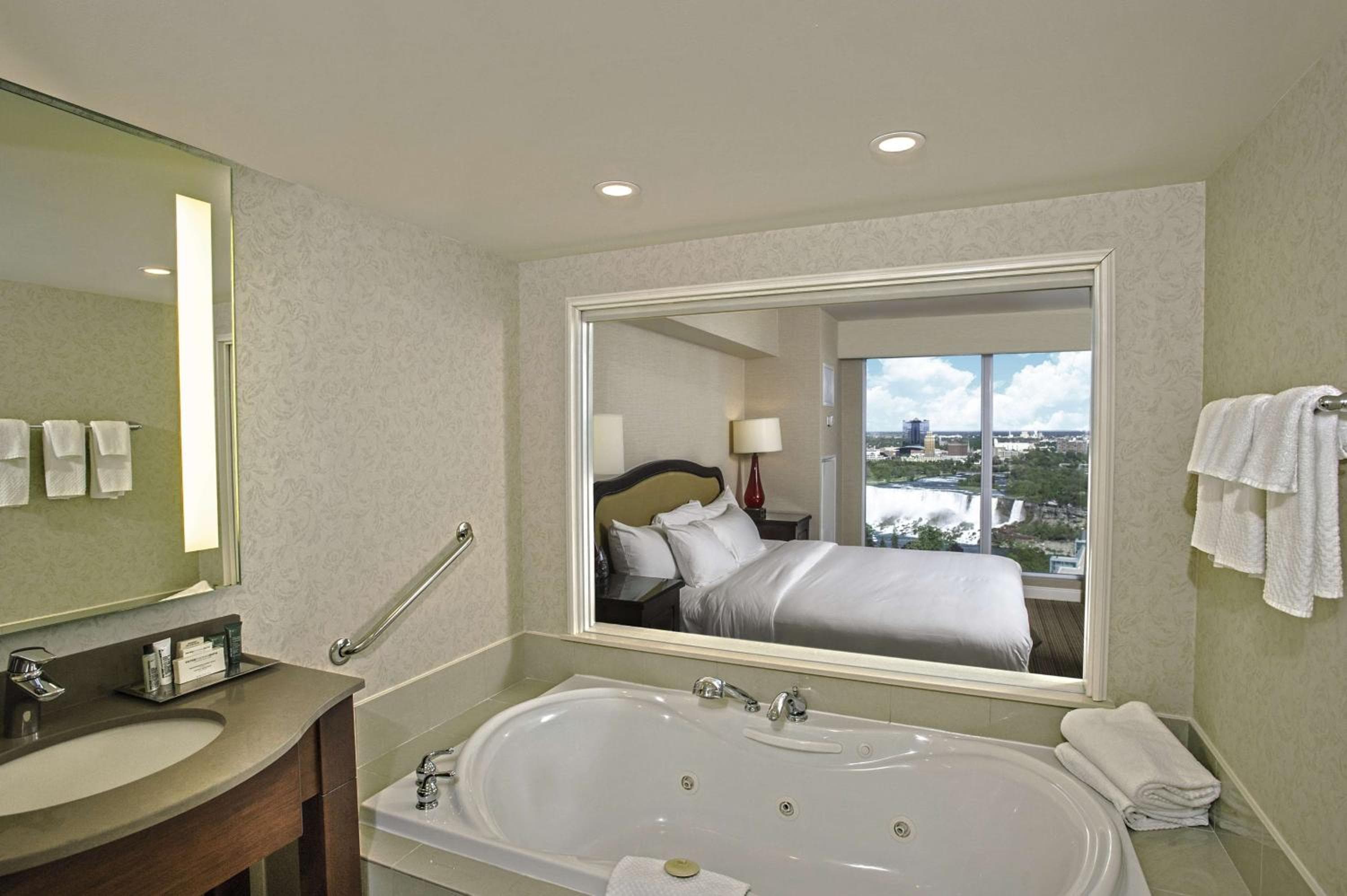 Hilton Niagara Falls/ Fallsview Hotel and Suites