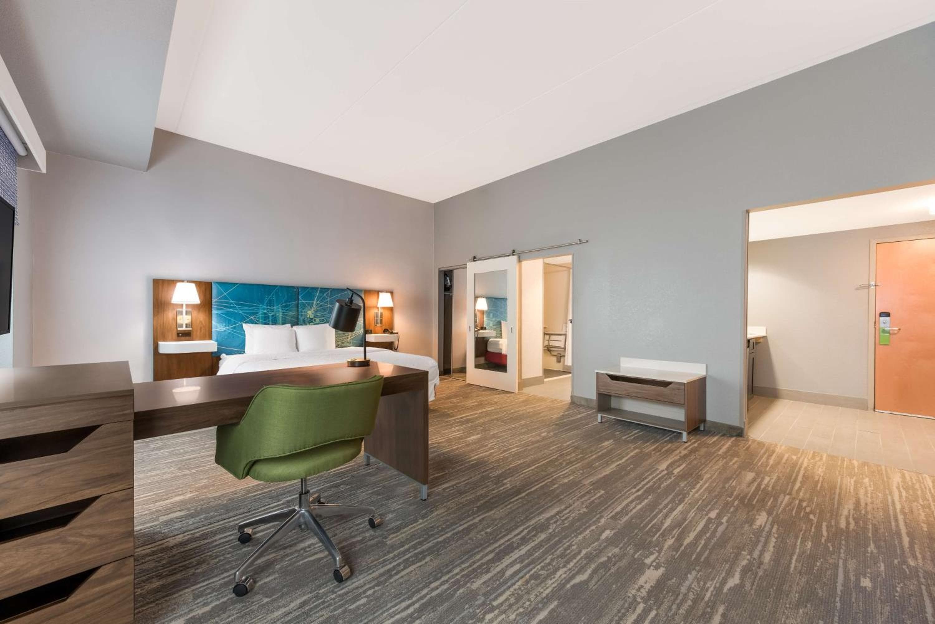 Hampton Inn & Suites Charlotte-Airport