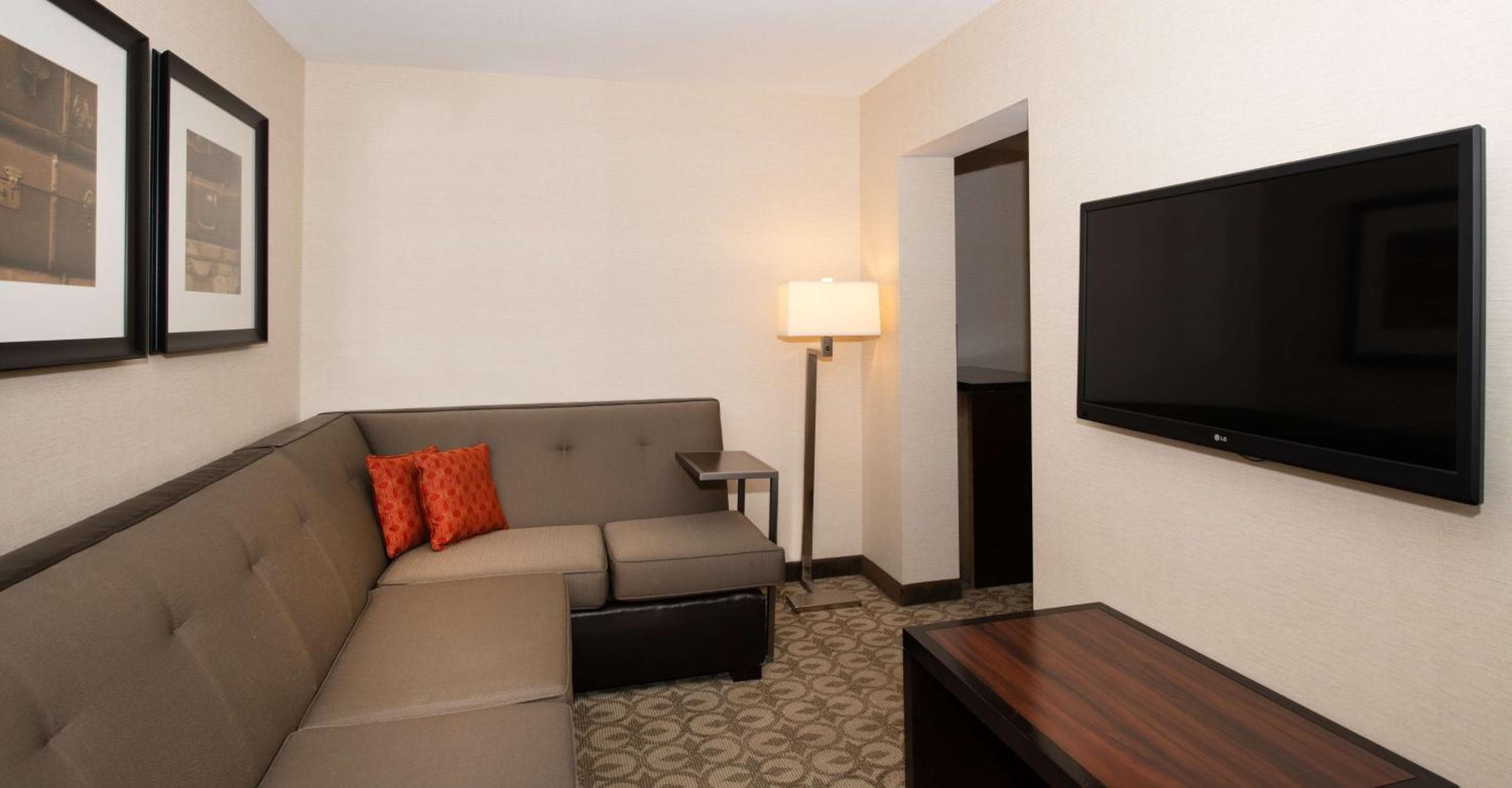 DoubleTree Hotel & Suites Charleston Airport
