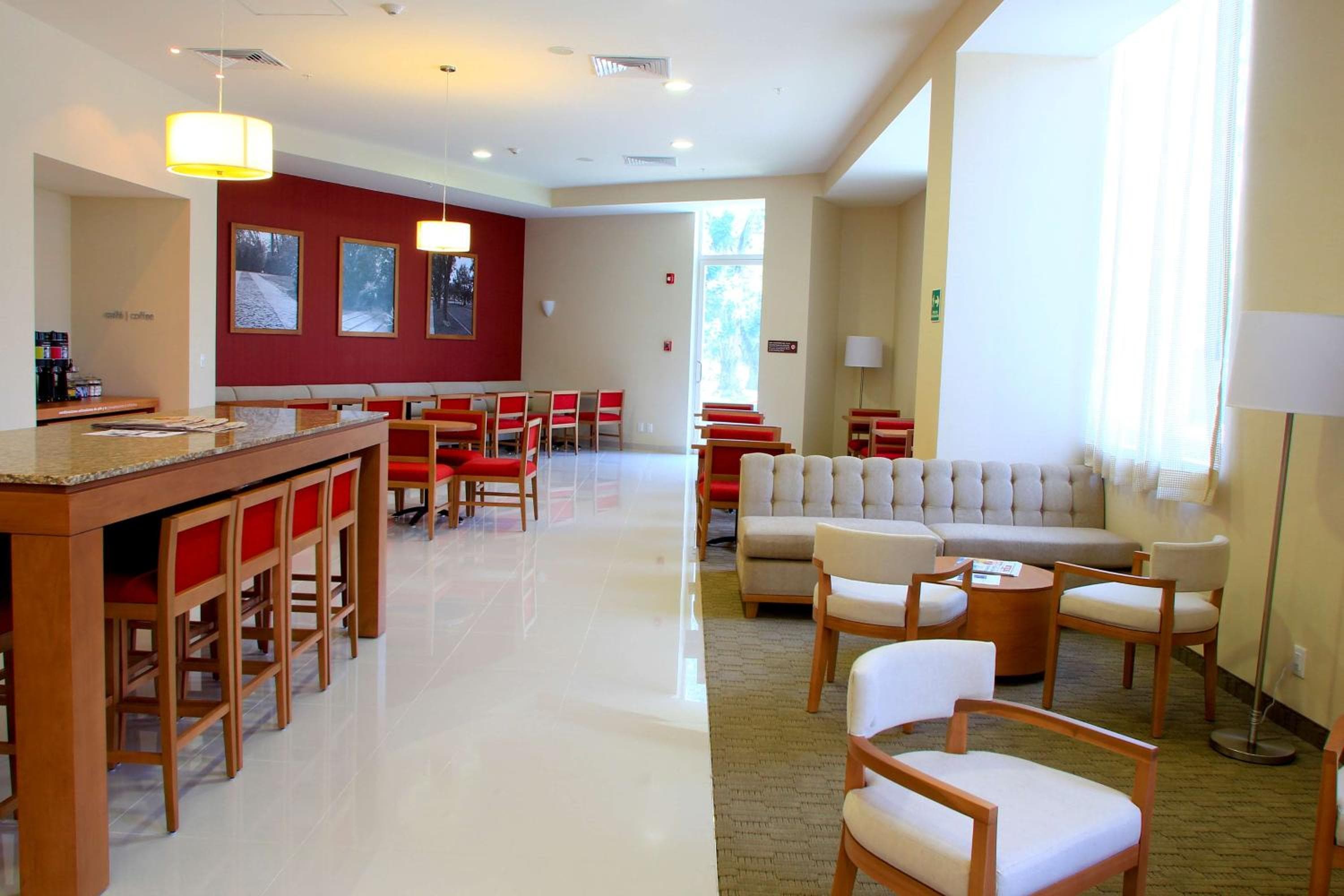 Hampton by Hilton Guadalajara Expo