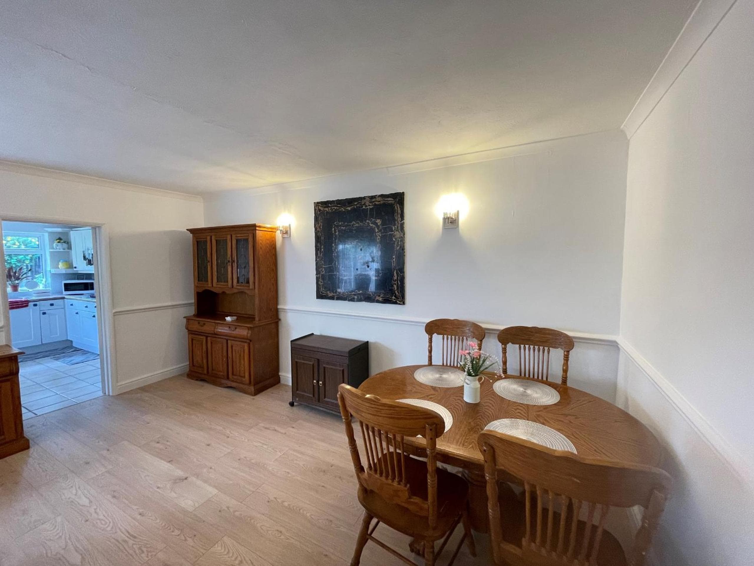 Addlestone Tranquil Spacious Three Bedroom Bungalow
