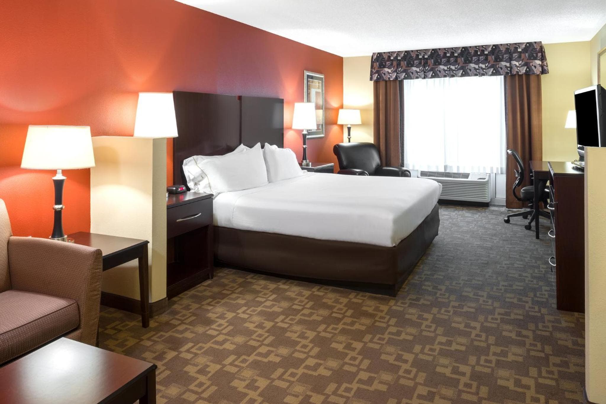 Holiday Inn Express & Suites Lexington Downtown Area-Keeneland by IHG