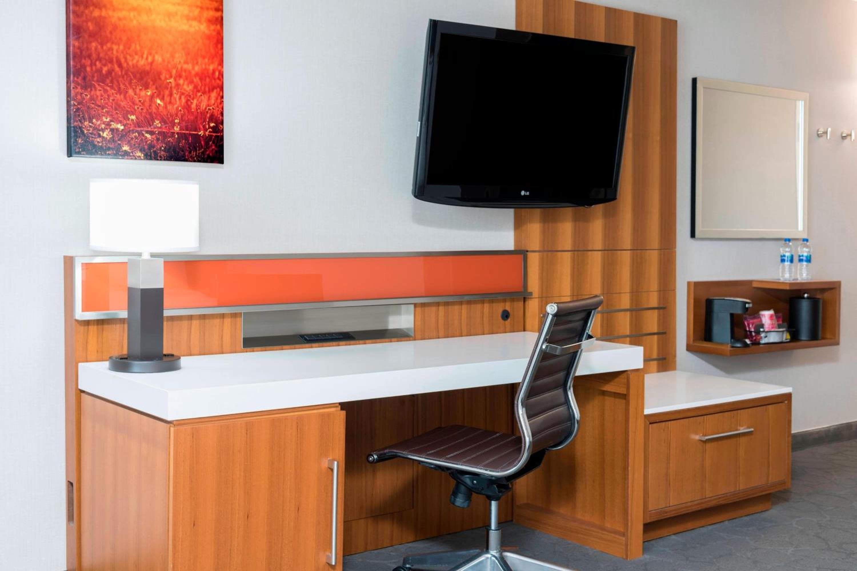 Sonesta Hotel Grand Rapids Airport
