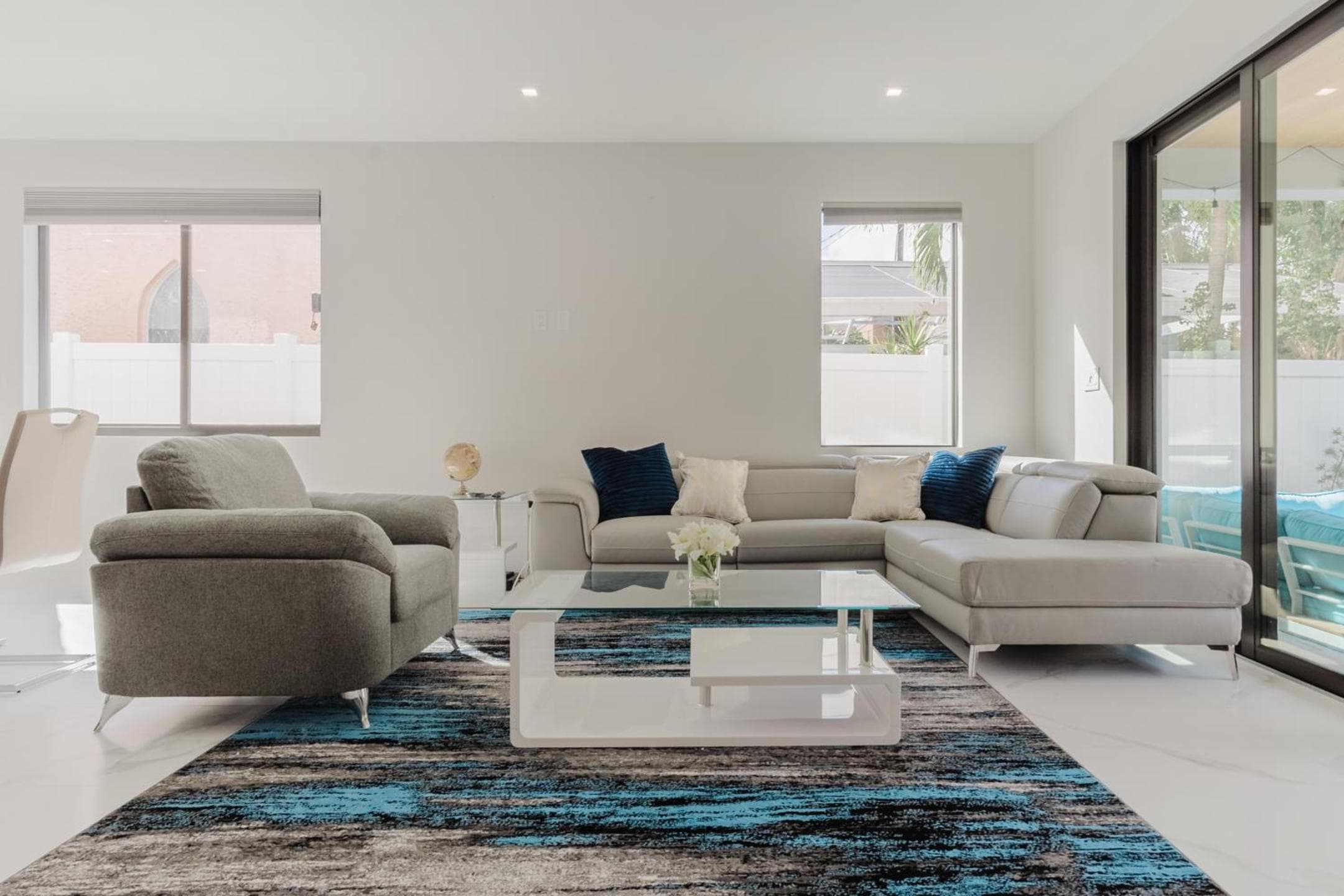 Luxury Paradise walk to Las Olas -5 mins to Beach