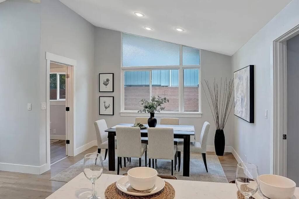 Stunning Single Level Home w/ Outdoor Spa Jacuzzi!