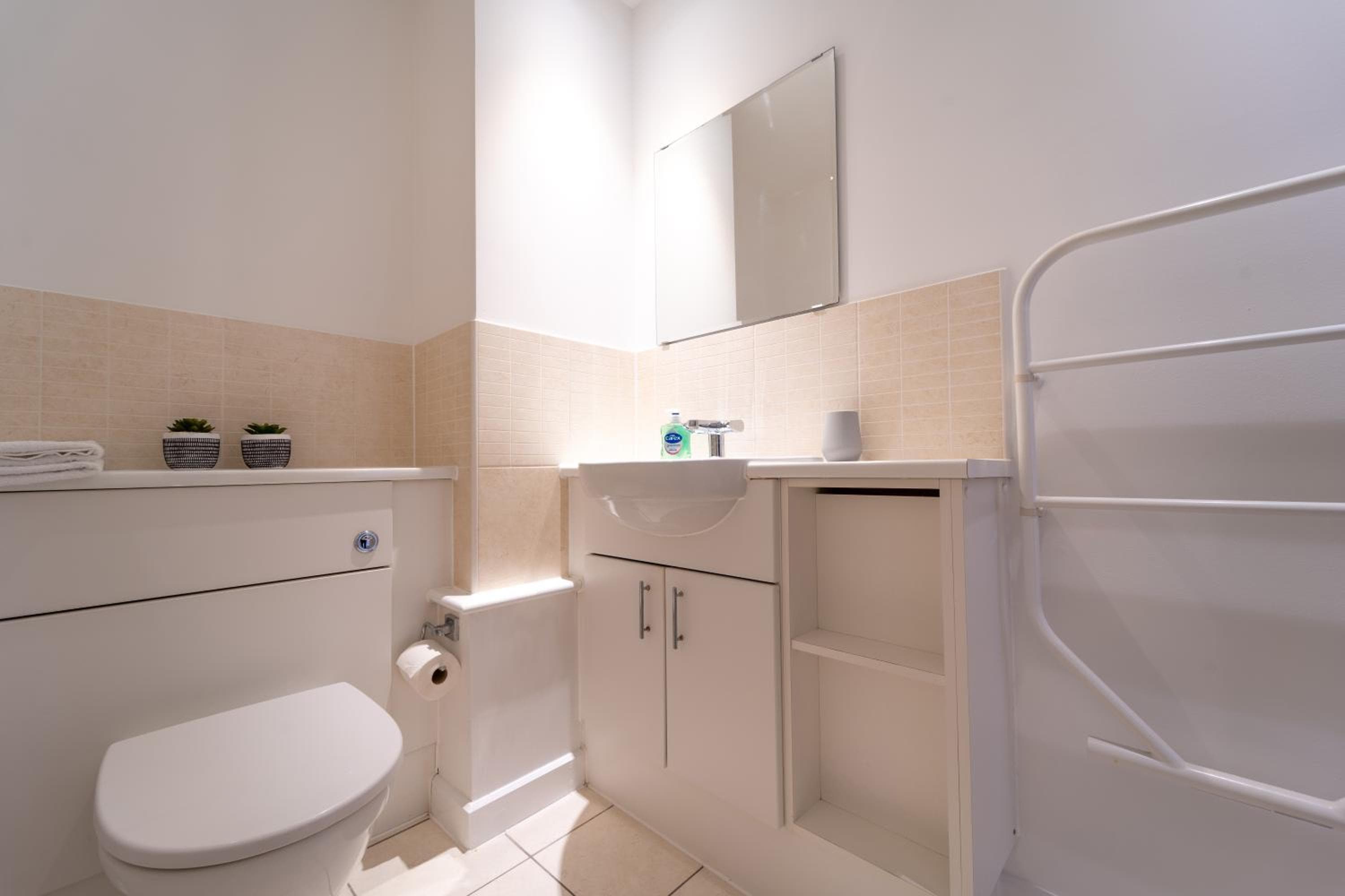 Spacious Apartment in Woking Town Centre