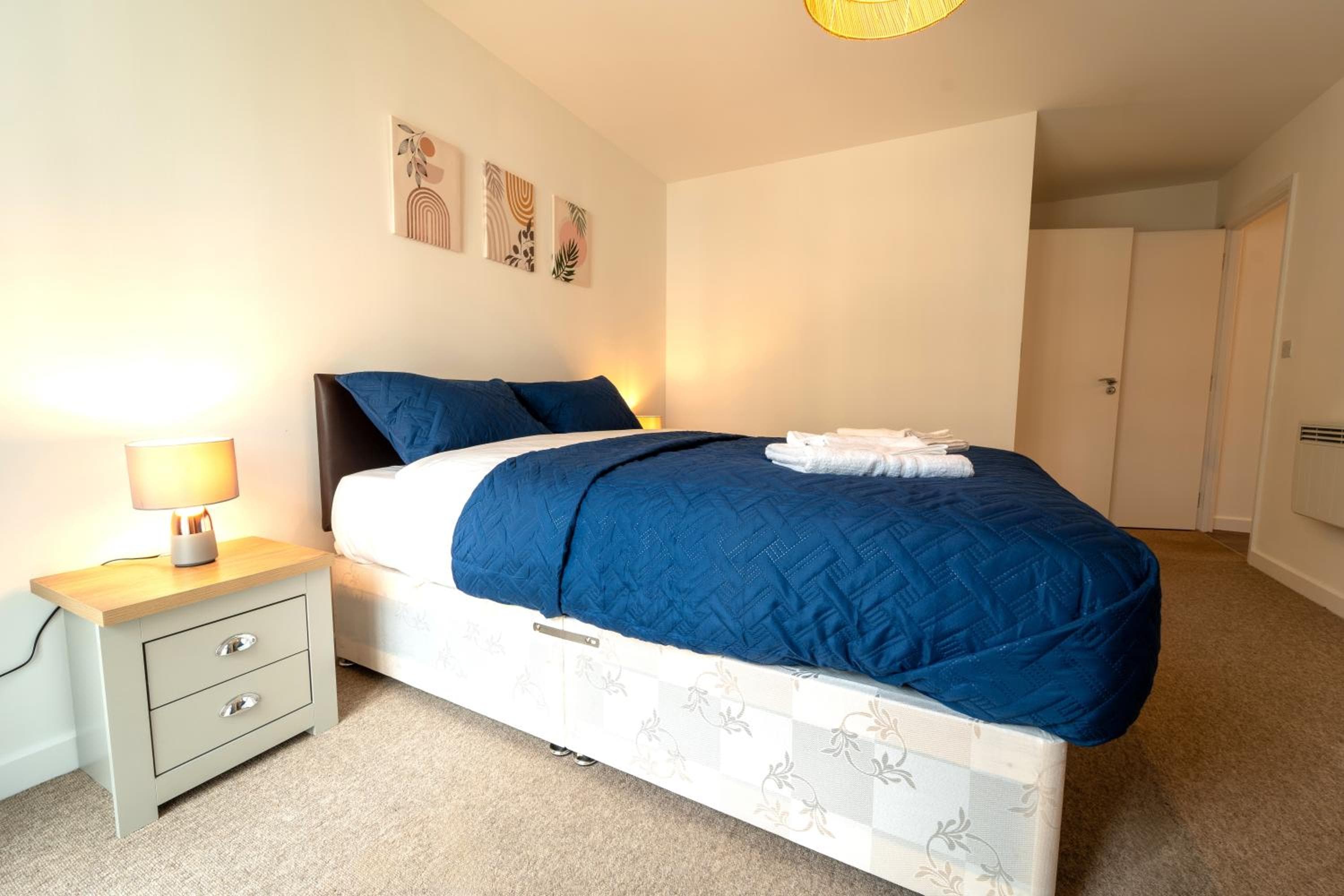 Spacious Apartment in Woking Town Centre