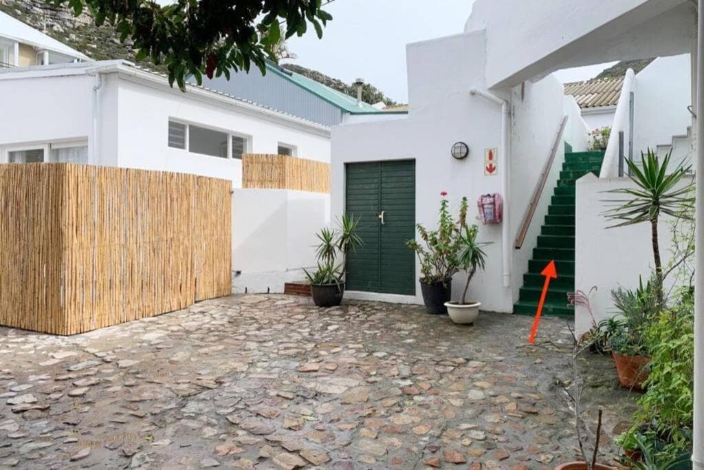 Sunny Windsor Apartment in Kalk Bay