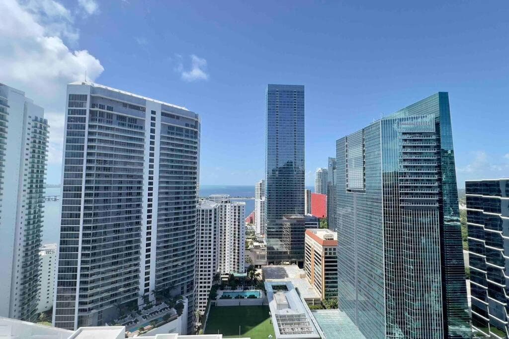 Brickell Center w/City & Bay View + FREE Parking!