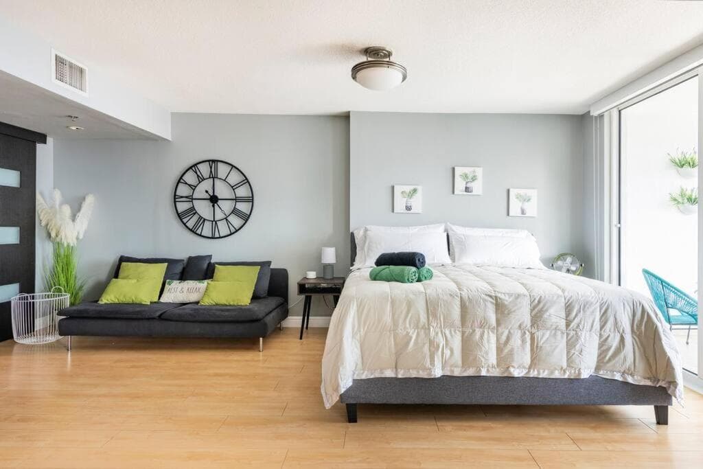 Brickell Center w/City & Bay View + FREE Parking!