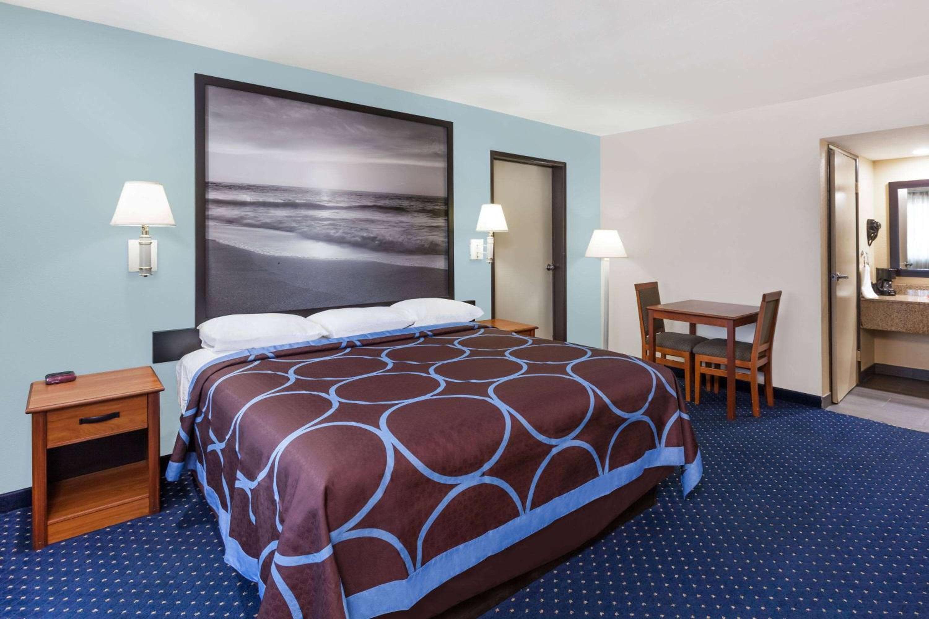 Super 8 by Wyndham El Cajon San Diego