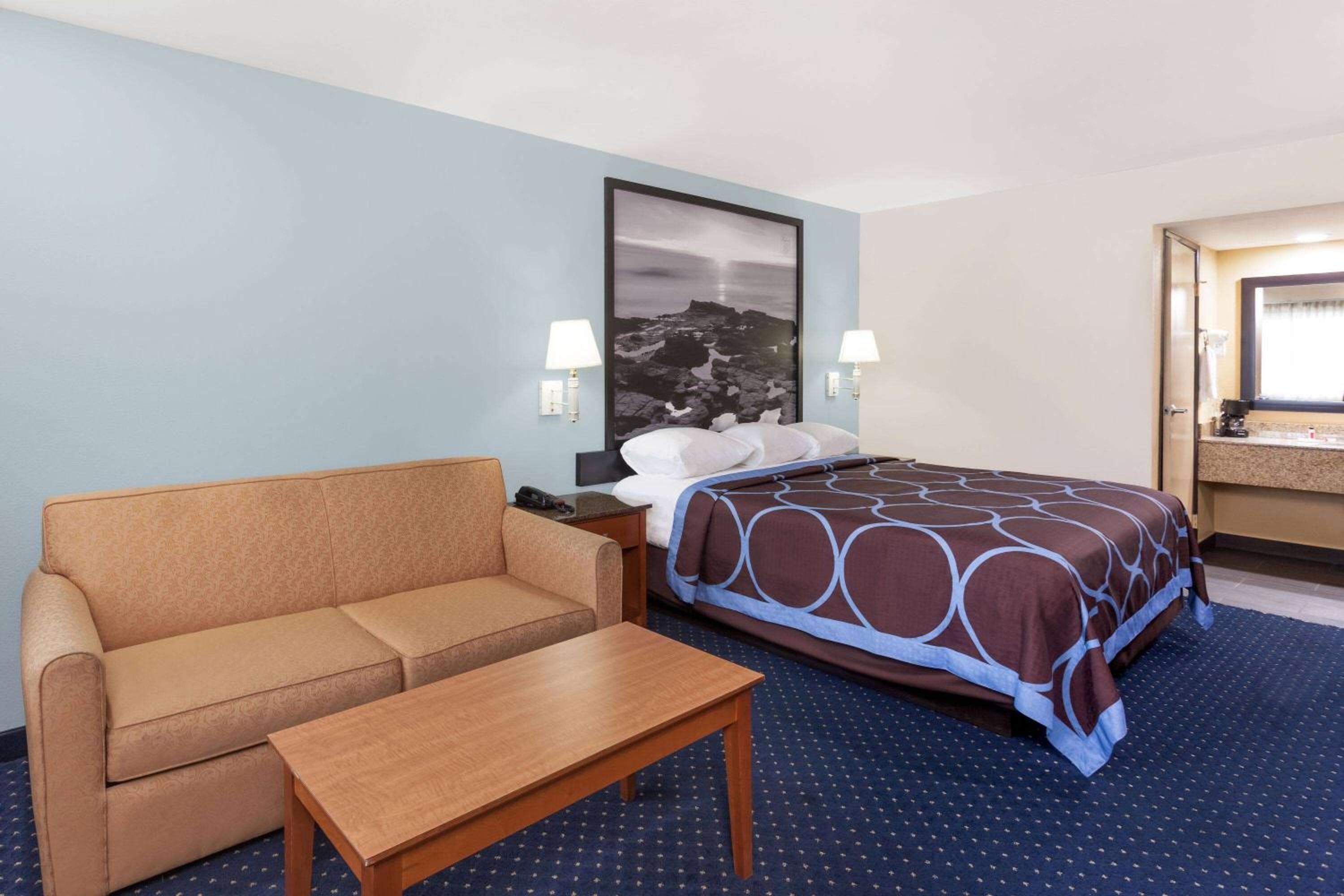 Super 8 by Wyndham El Cajon San Diego