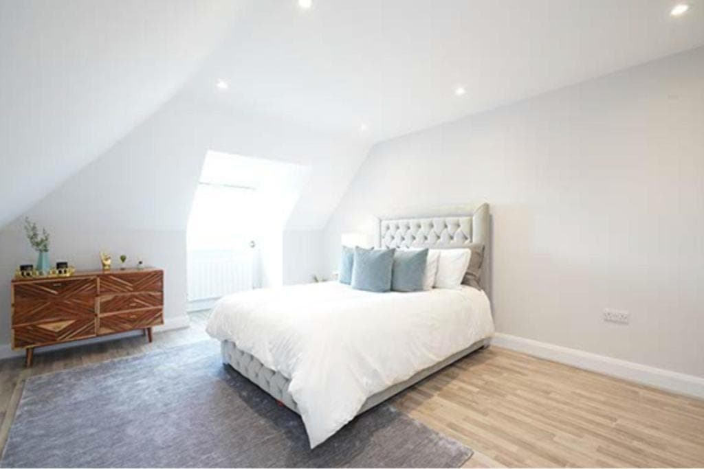 Modern 3 bed Entire House, Gym & Underfloor Heating