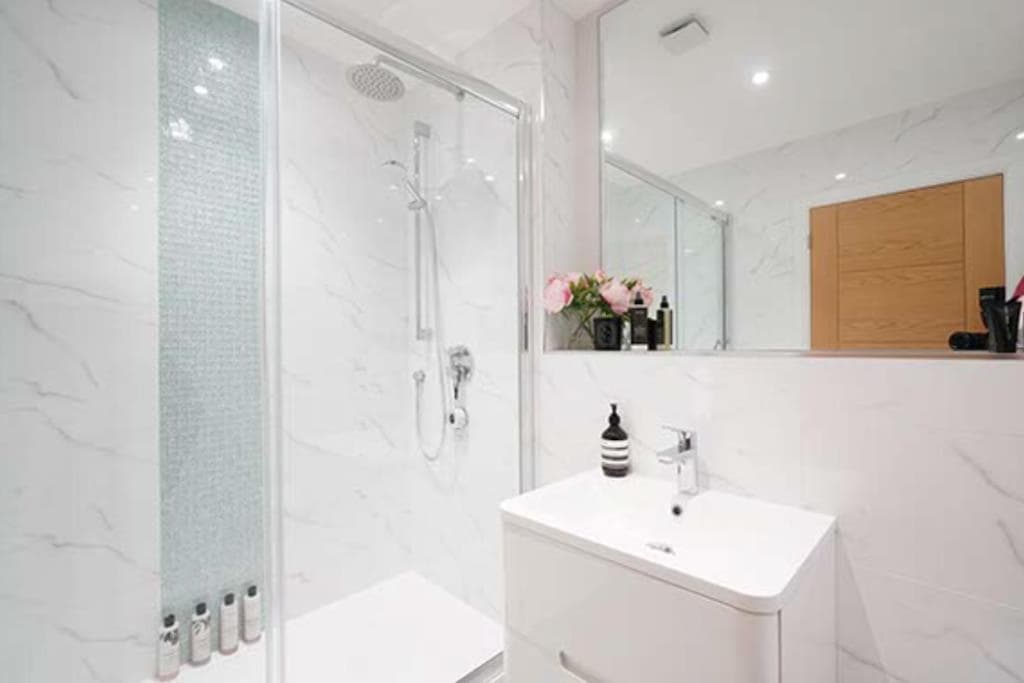 Modern 3 bed Entire House, Gym & Underfloor Heating